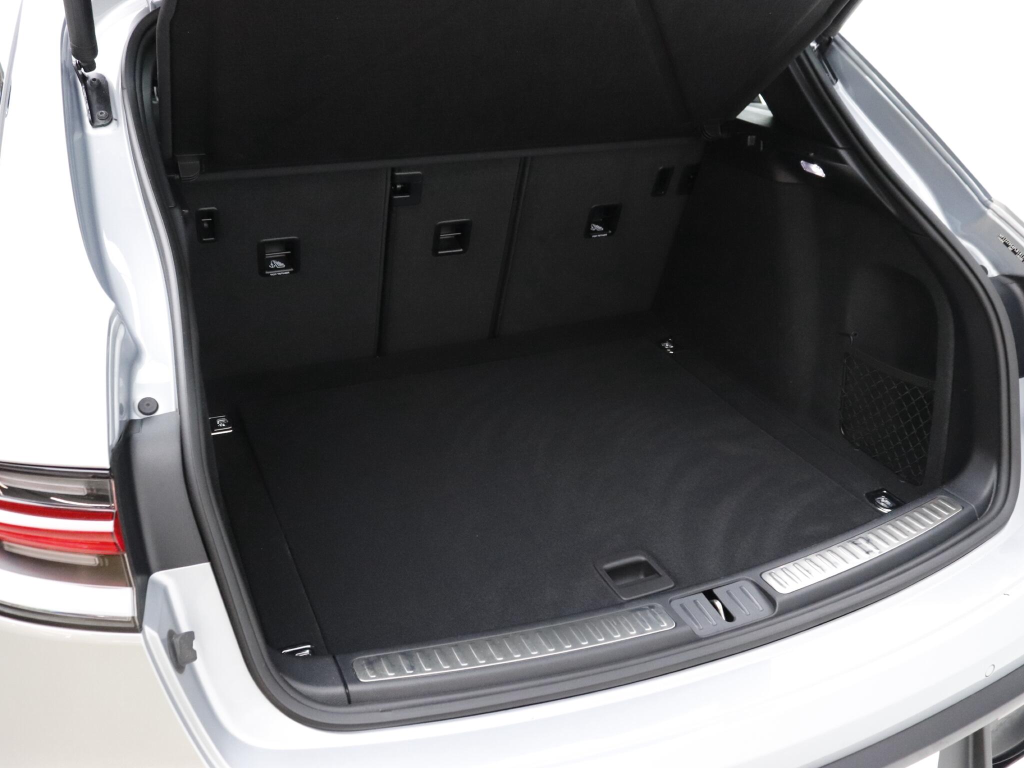 Porsche Macan view 19
