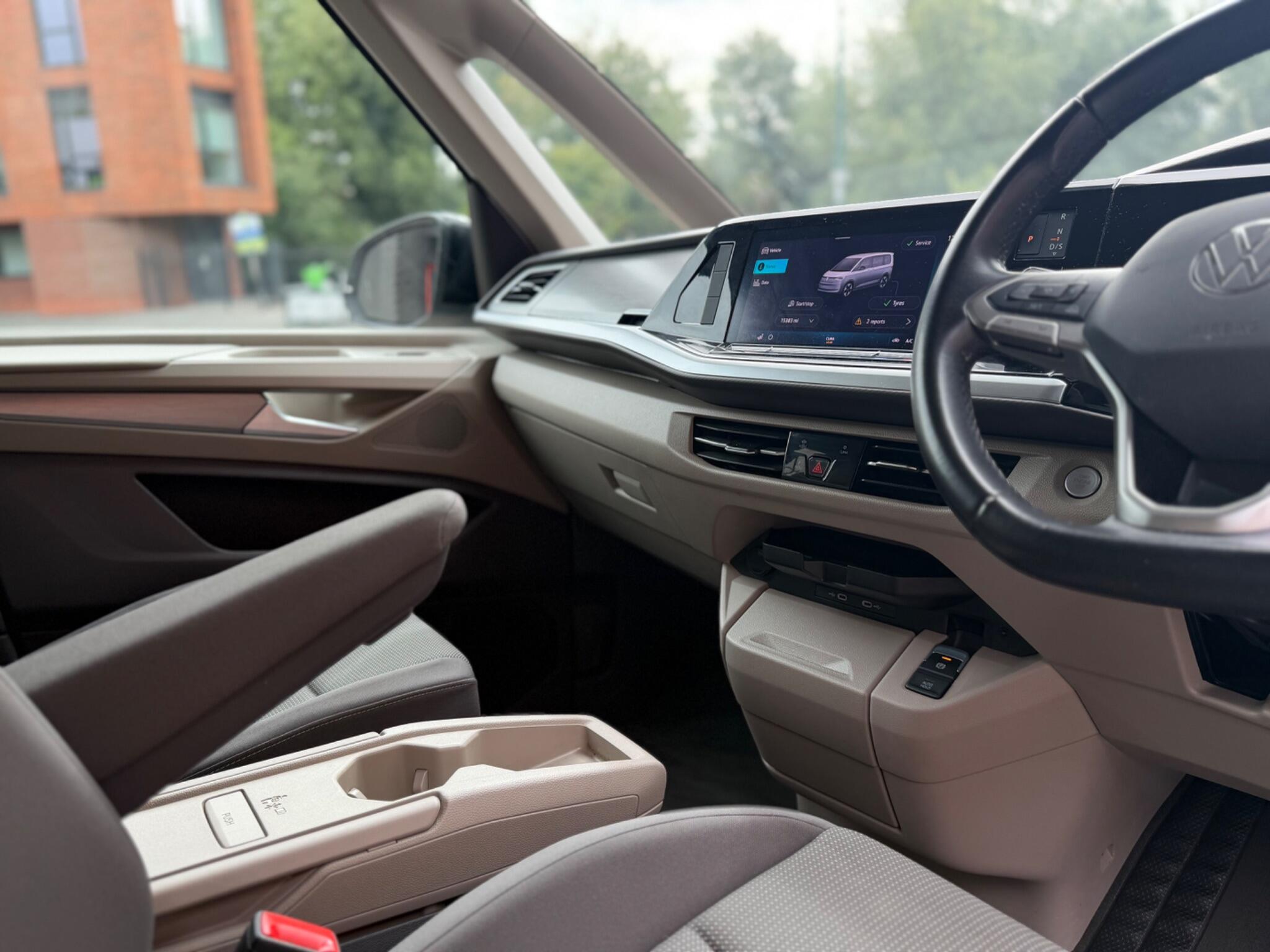 Volkswagen Multivan view 28