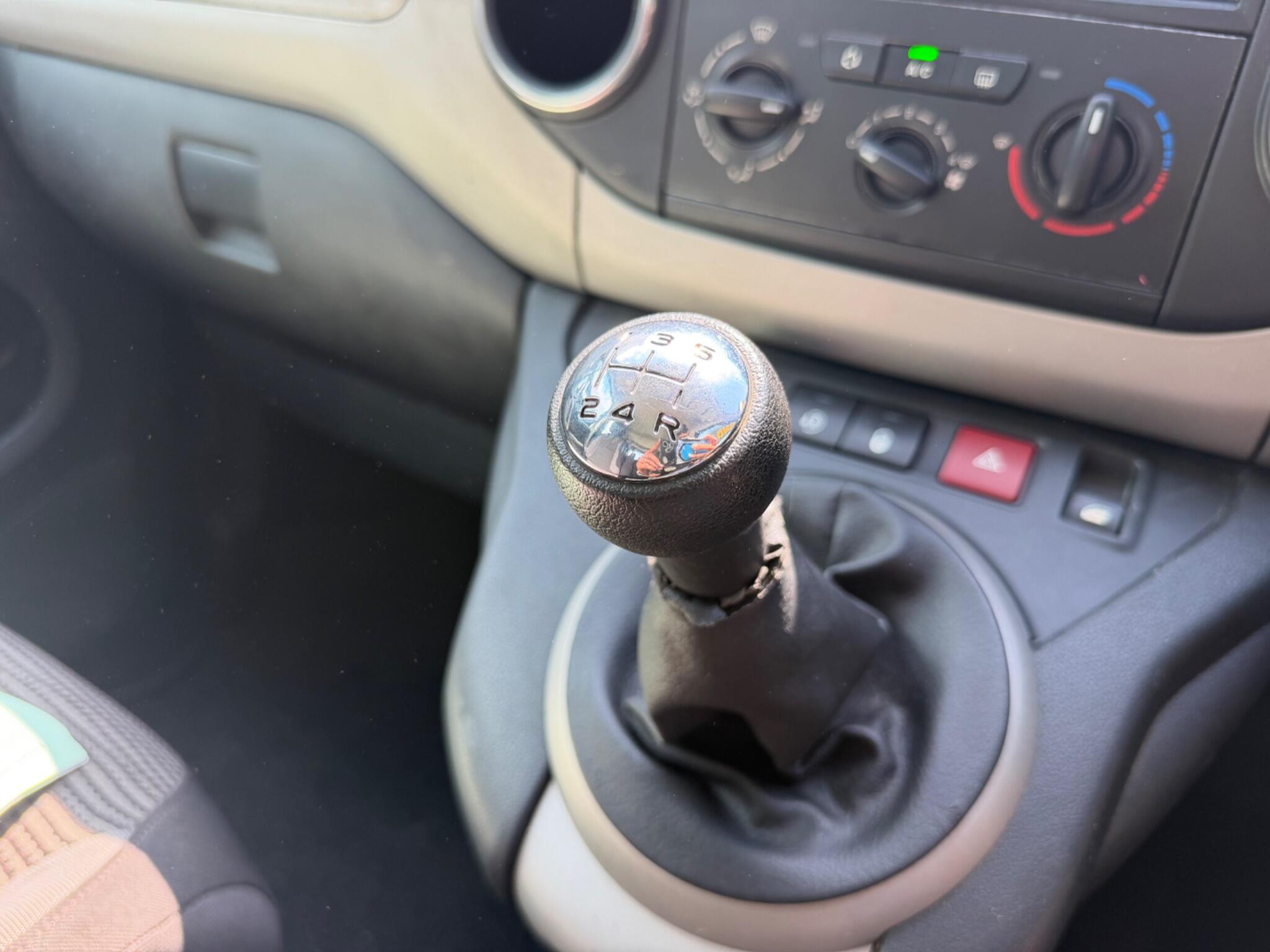 Peugeot Partner Tepee view 29