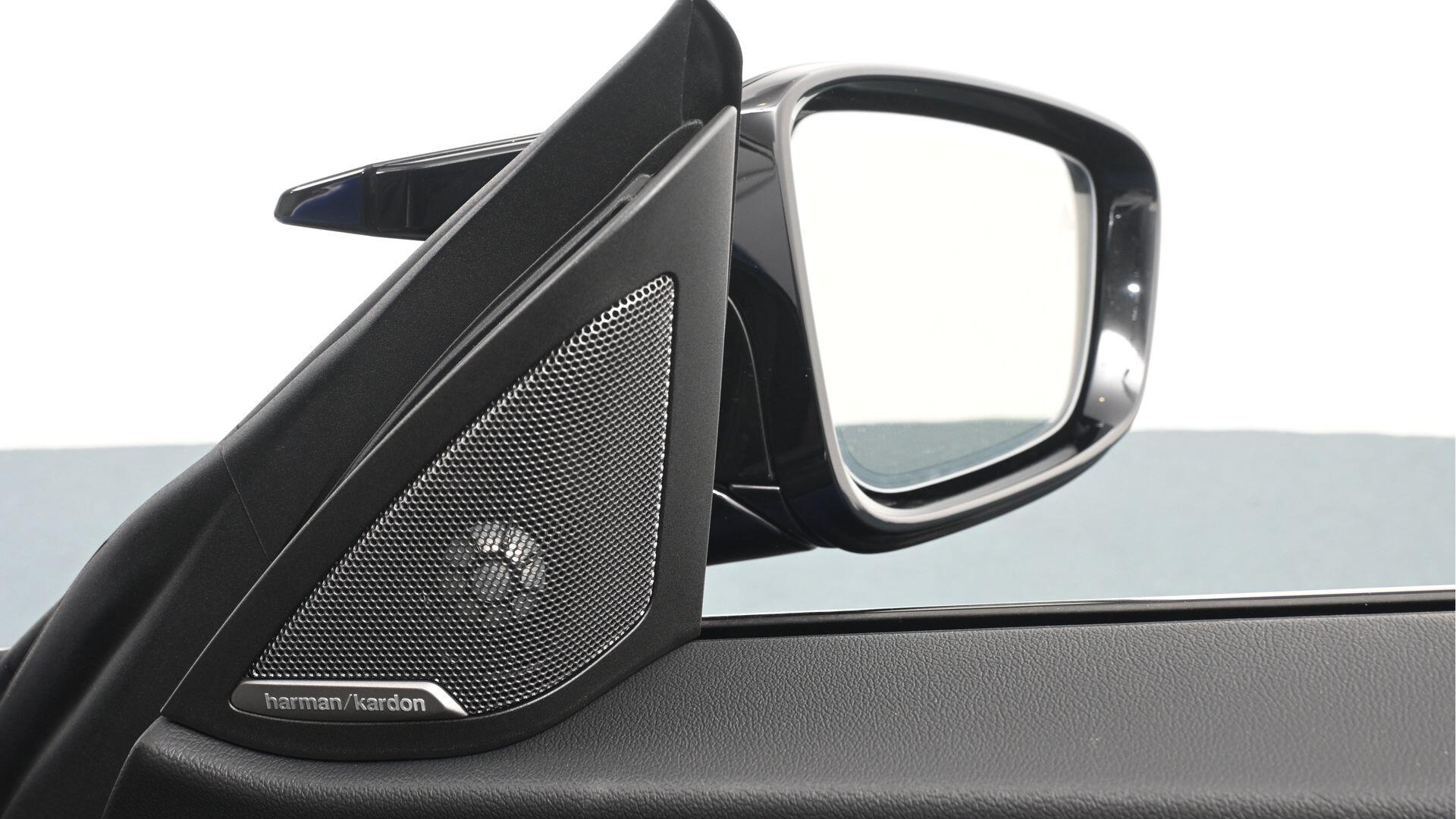 BMW i4 view 30