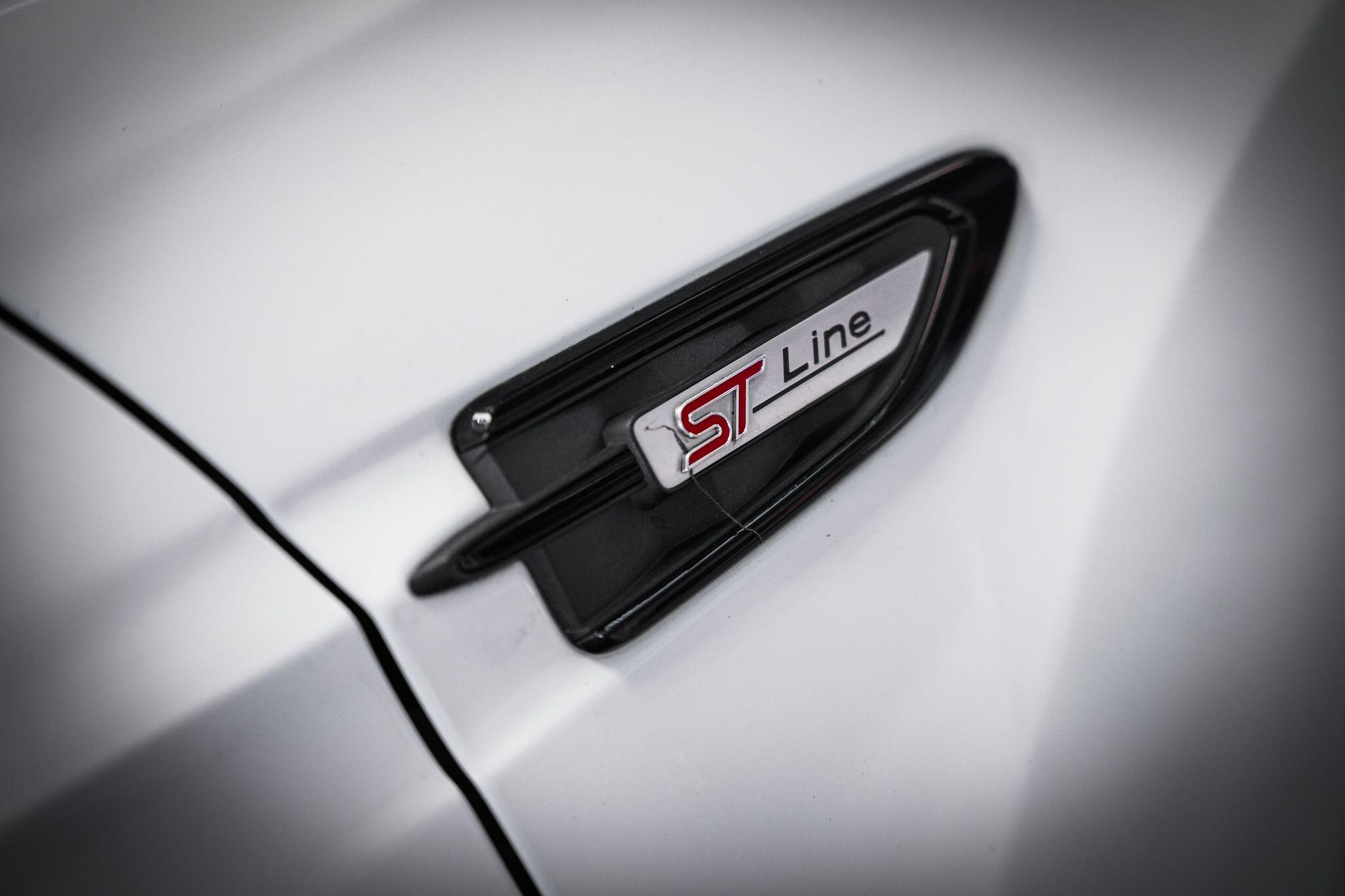 Ford Kuga view 34