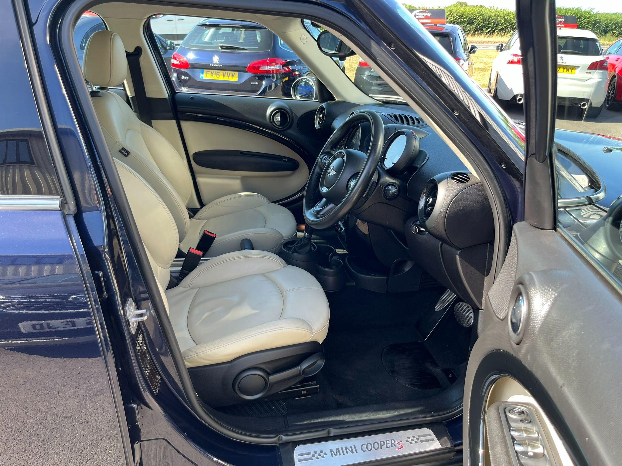 Mini Countryman view 9