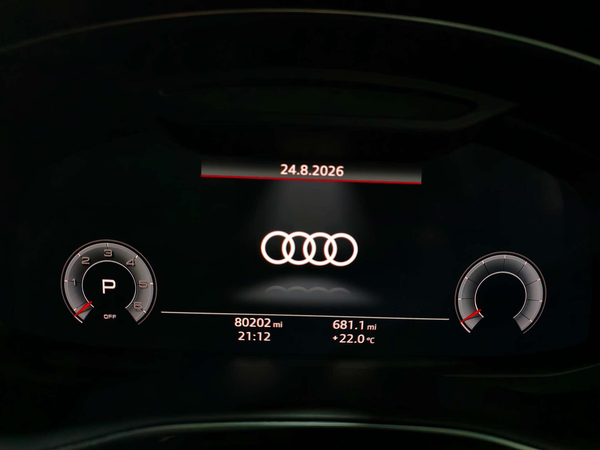 Audi Q8 view 27