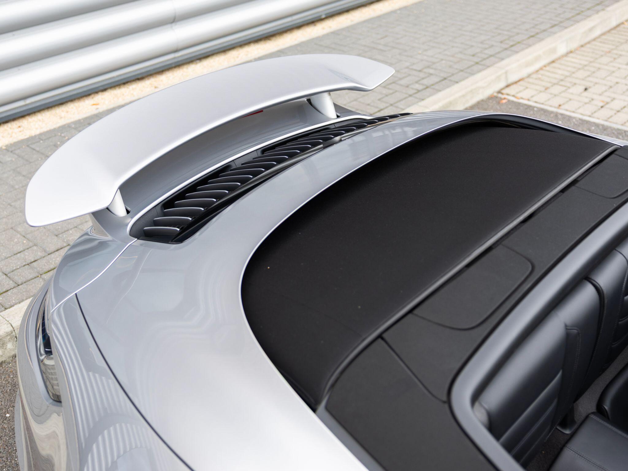 Porsche 911 view 24