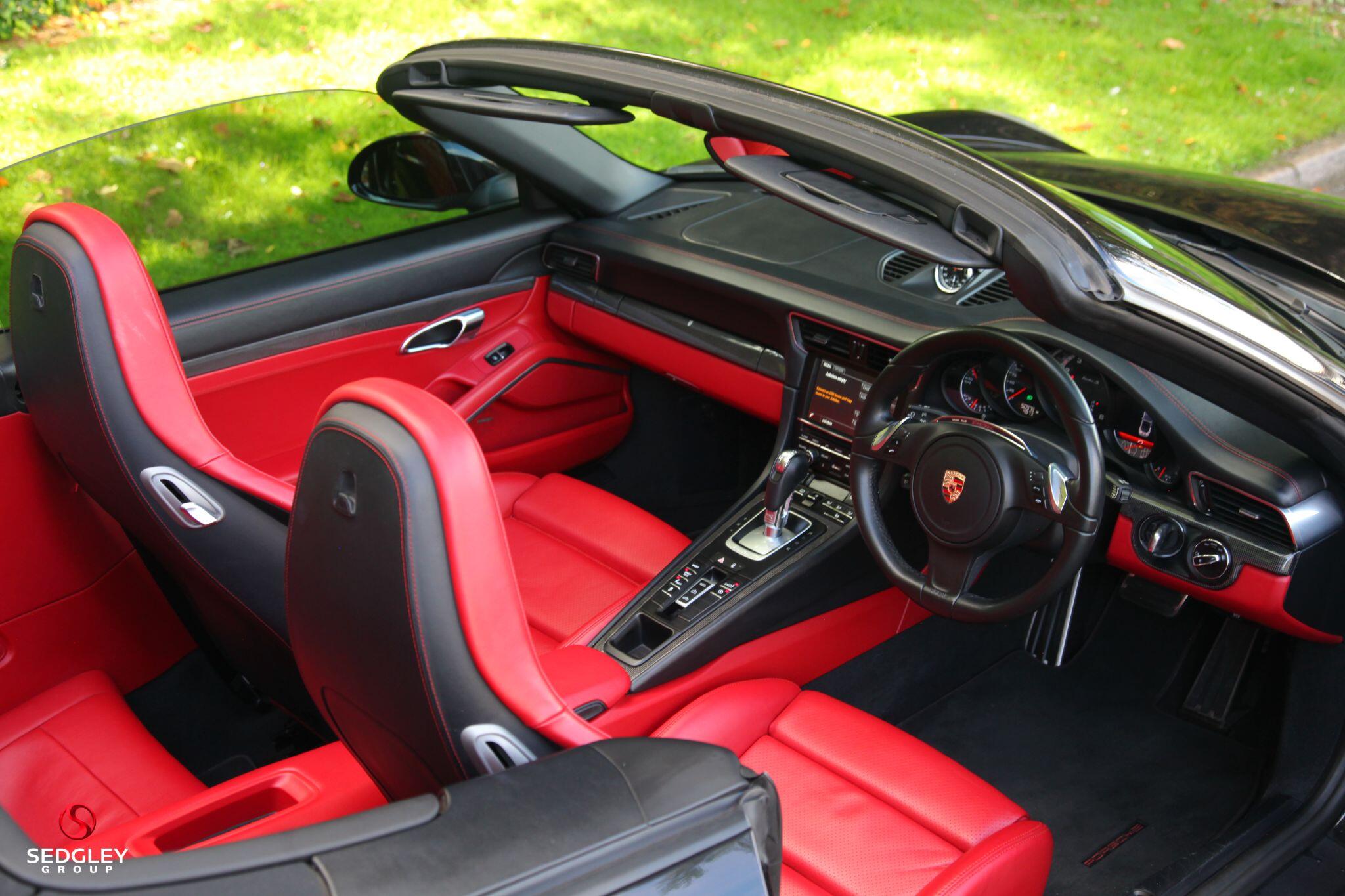 Porsche 911 view 3