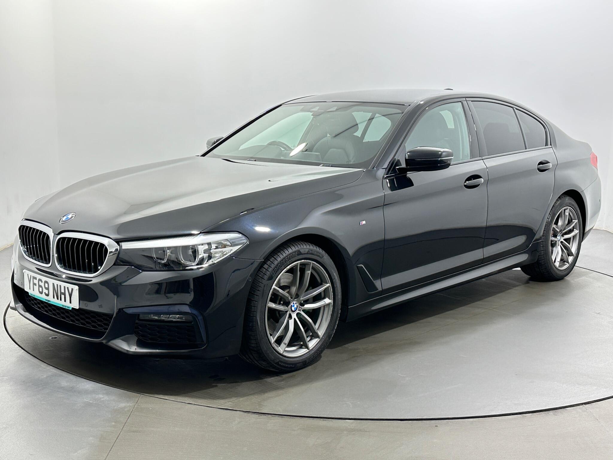 BMW 5 Series view 4