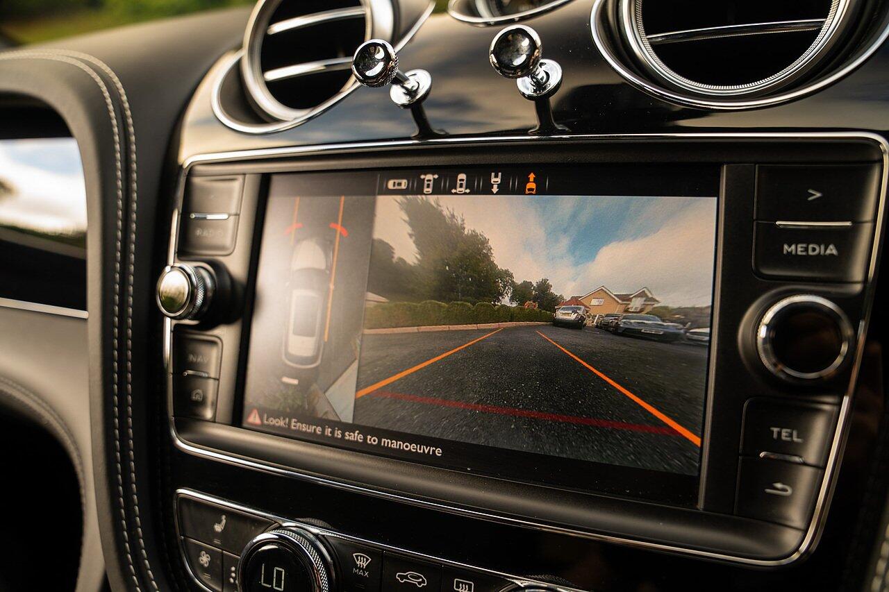Bentley Bentayga view 85
