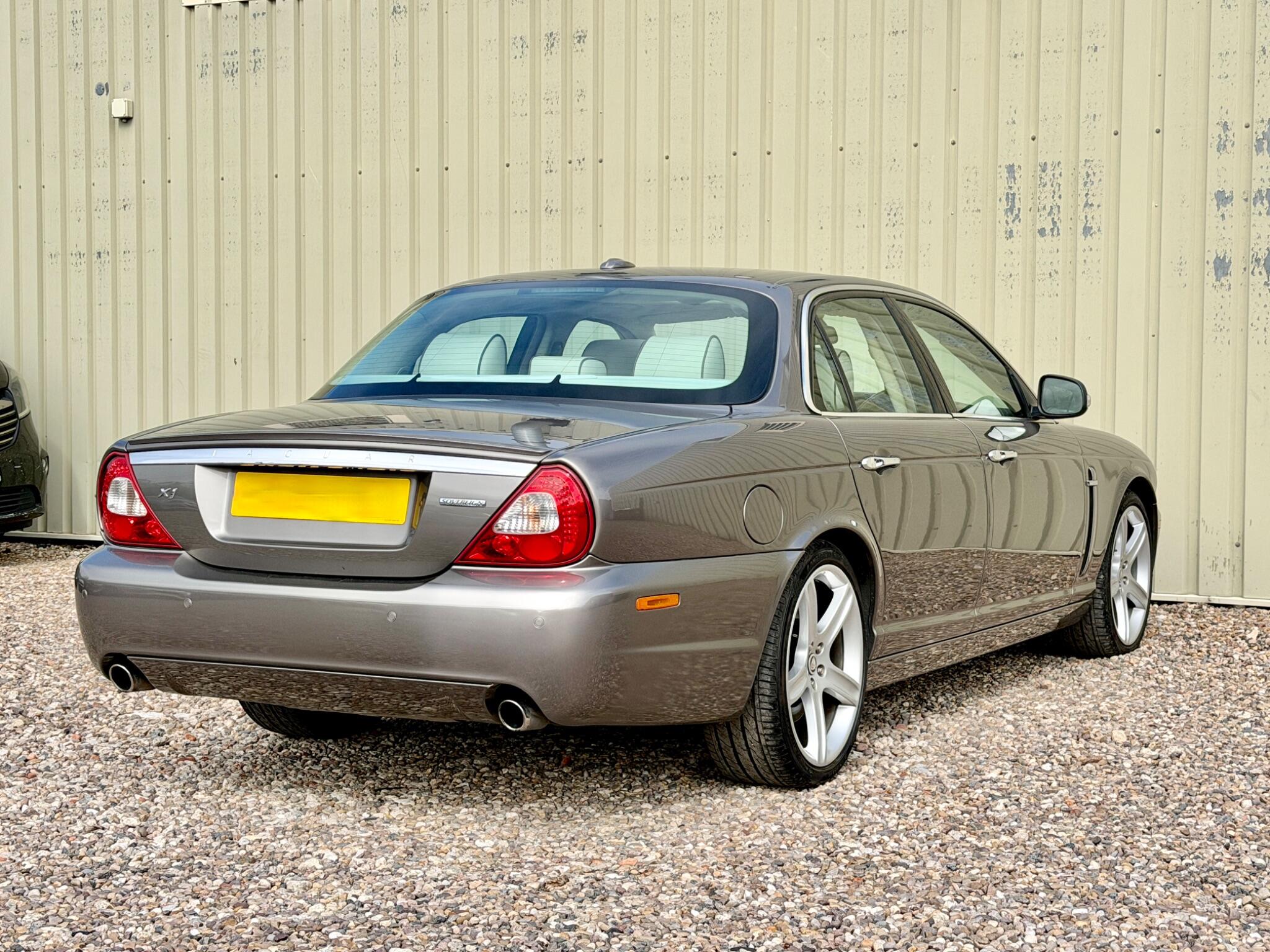 Jaguar XJ view 8
