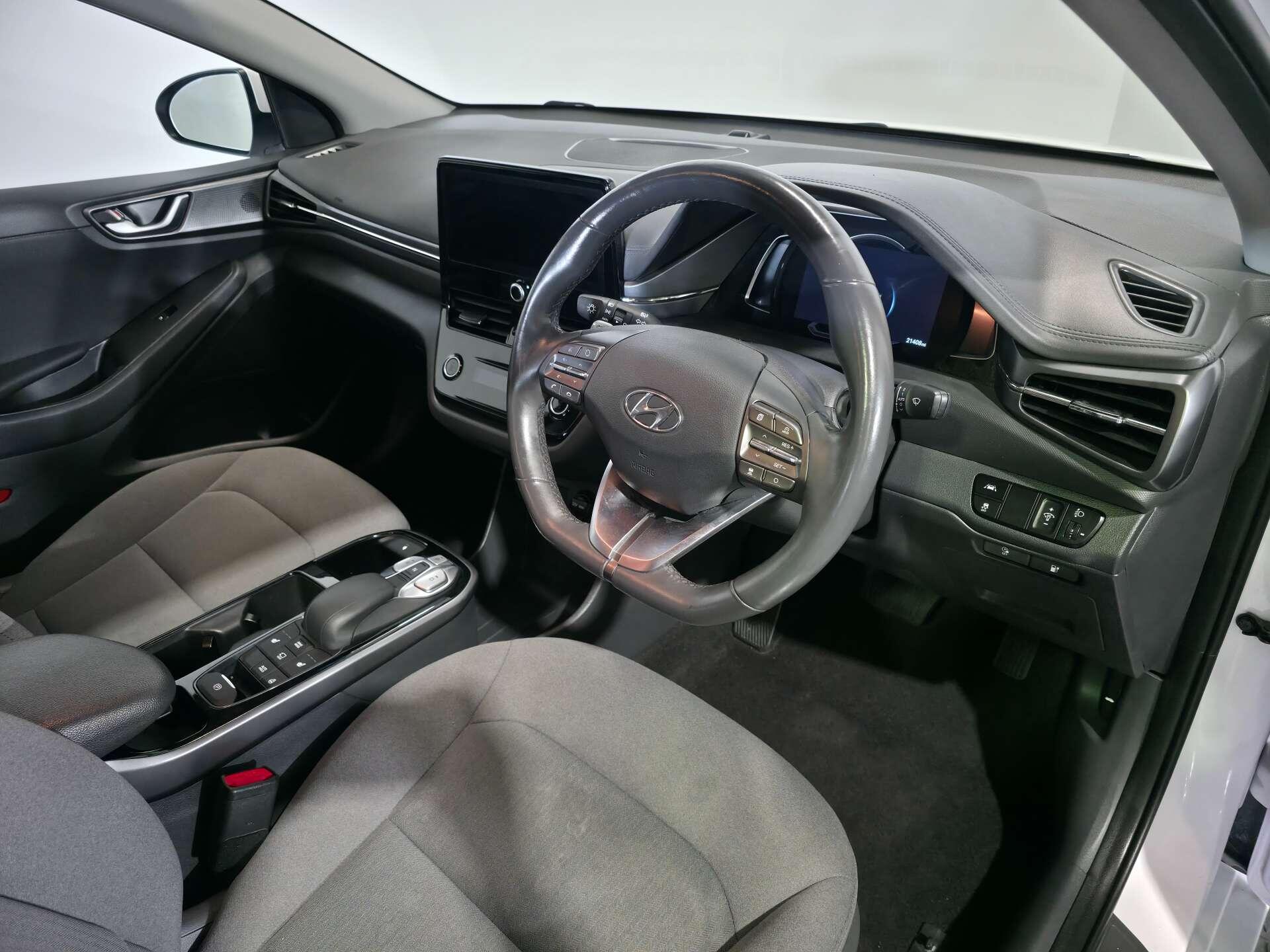 Hyundai Ioniq view 17
