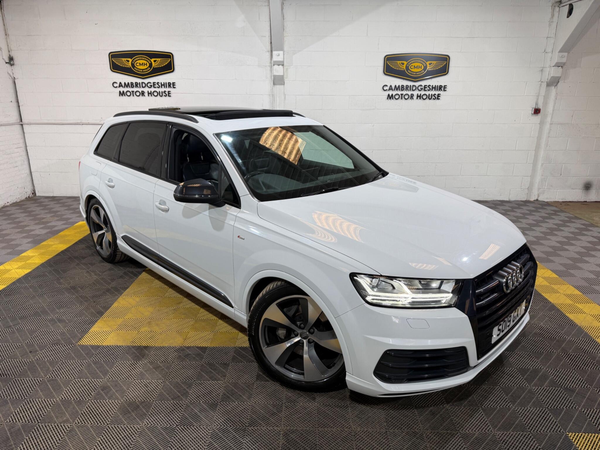 Audi Q7 view 19