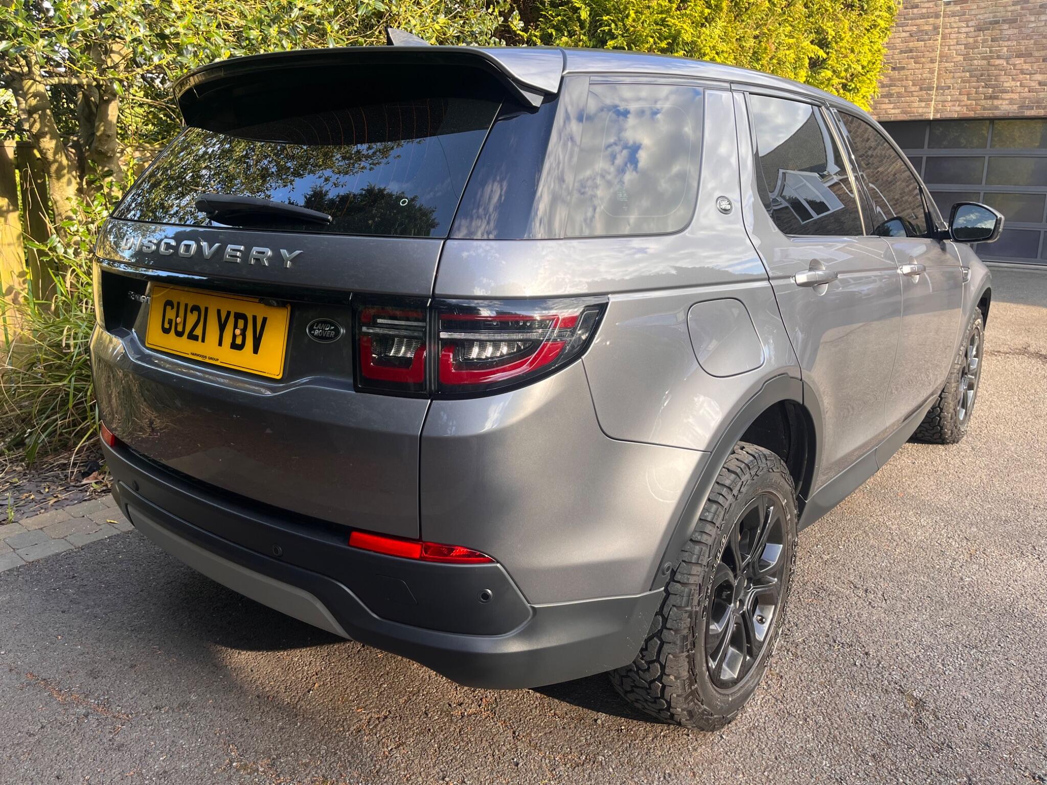 Land Rover Discovery Sport view 14