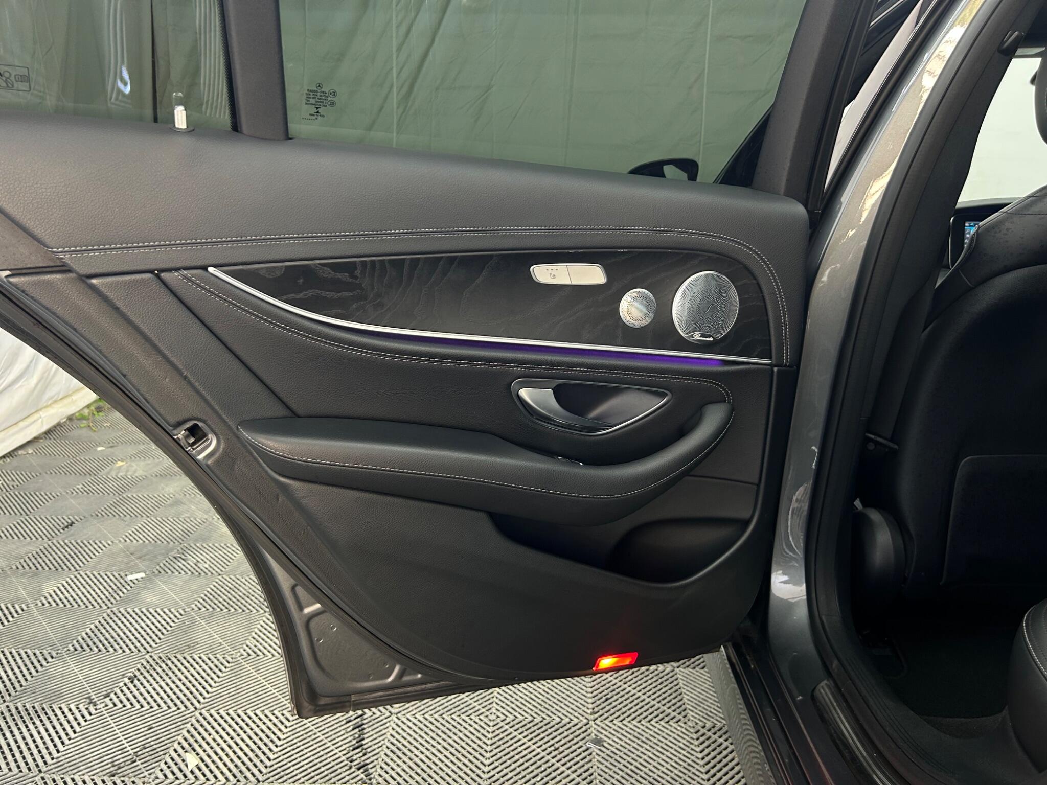 Mercedes-Benz E Class view 30