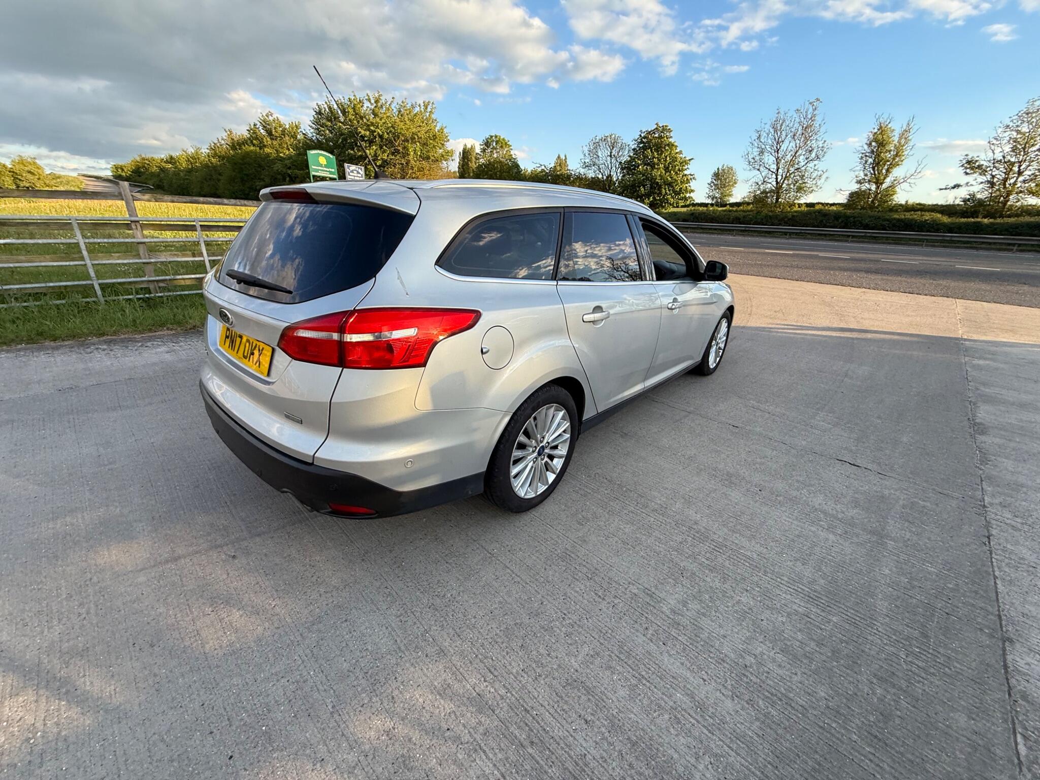 Ford Focus 1.5T EcoBoost Titanium X Euro 6 (s/s) 5dr — photo 33 of 126