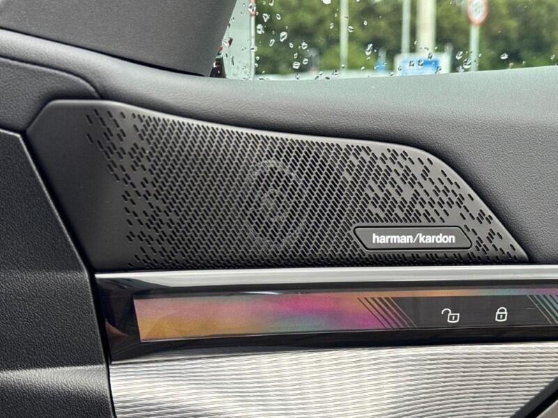 BMW 5 Series view 20