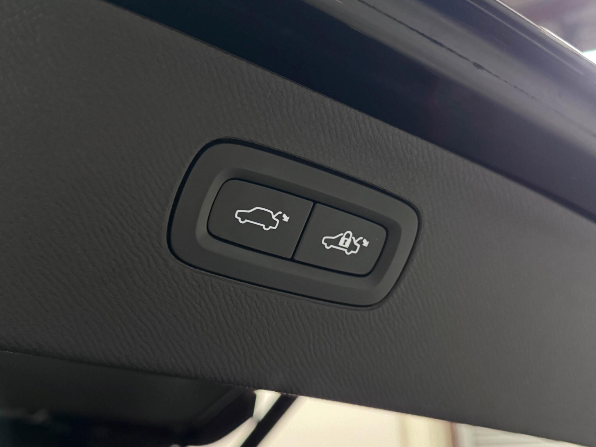 Volvo XC90 view 11