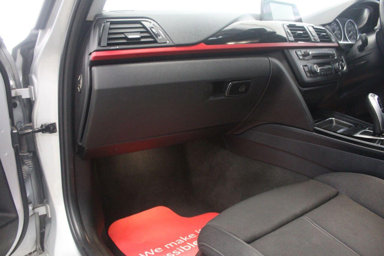 BMW 3 Series view 28
