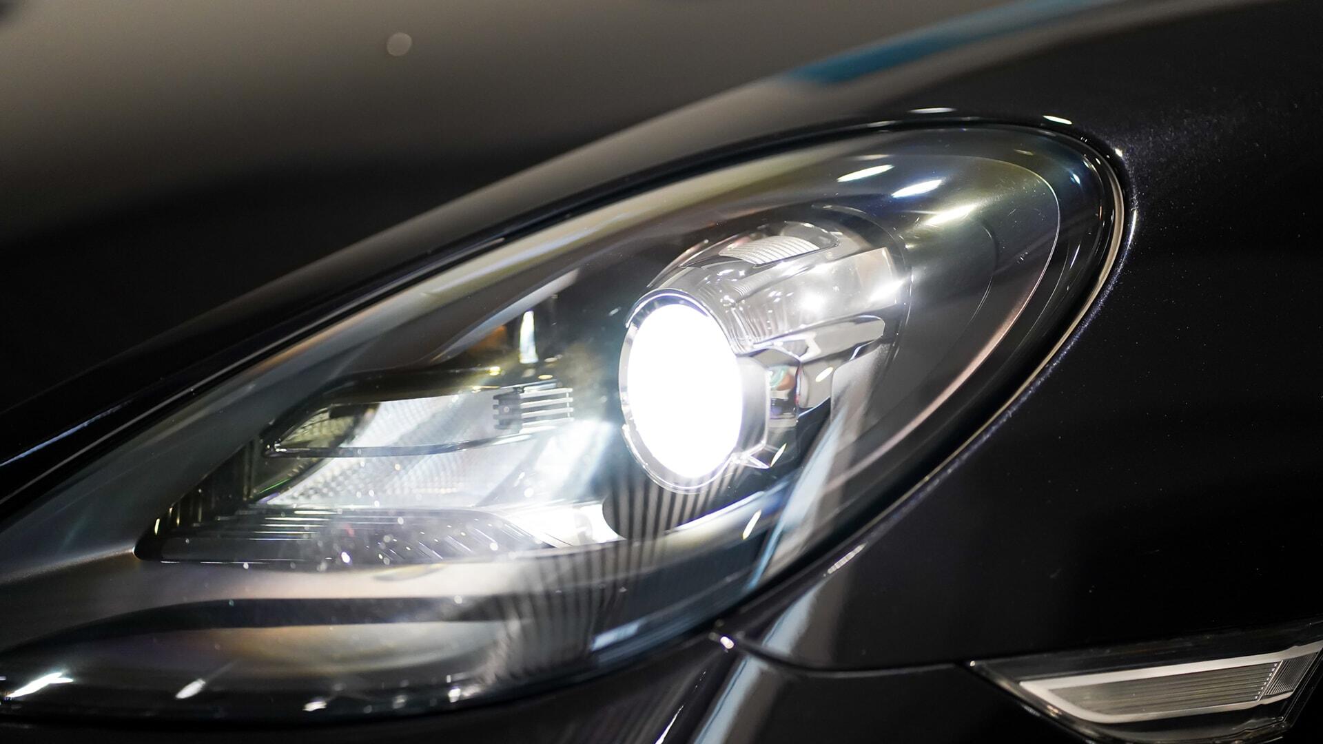Porsche Cayman view 30