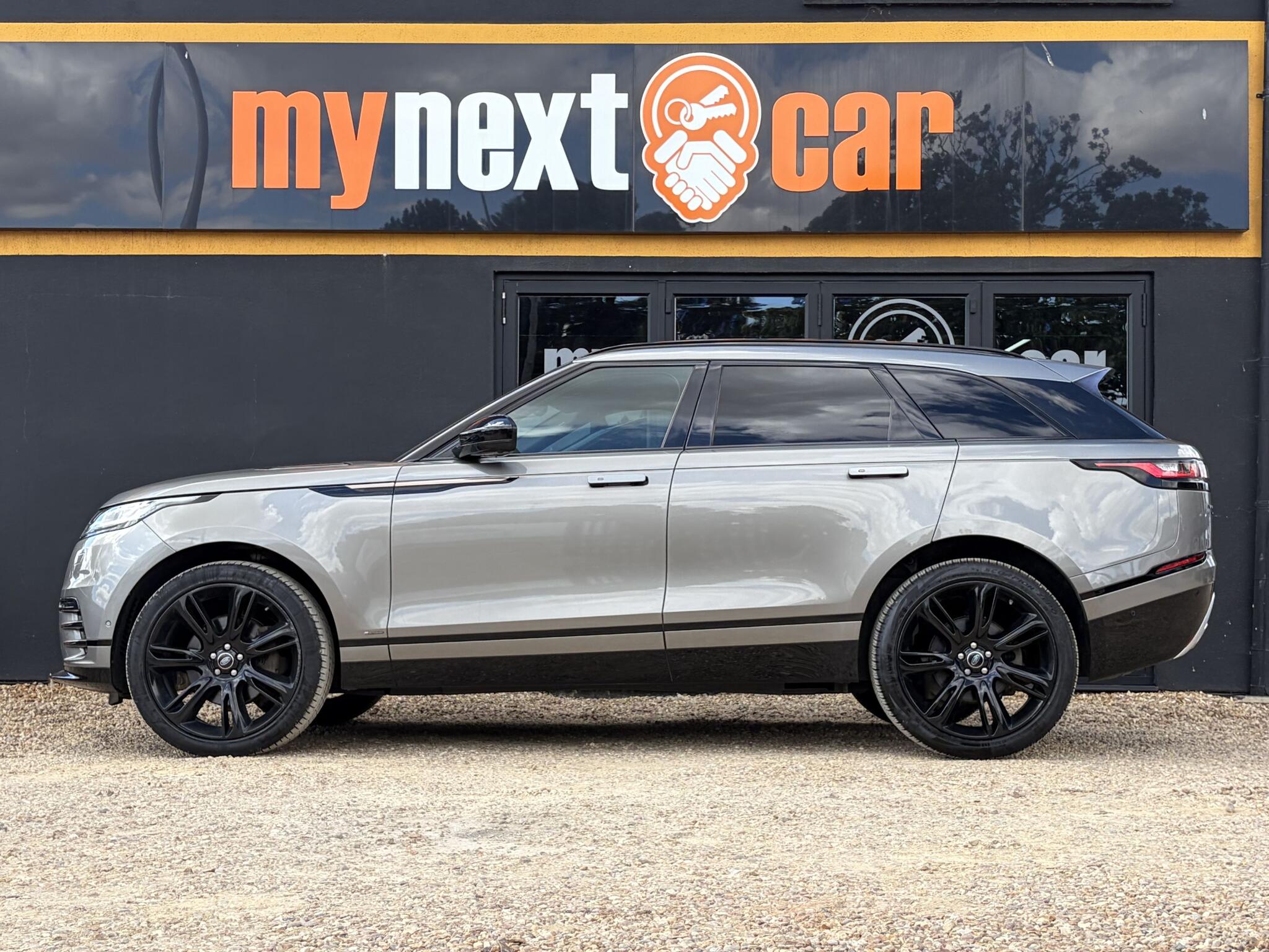 Land Rover Range Rover Velar view 5