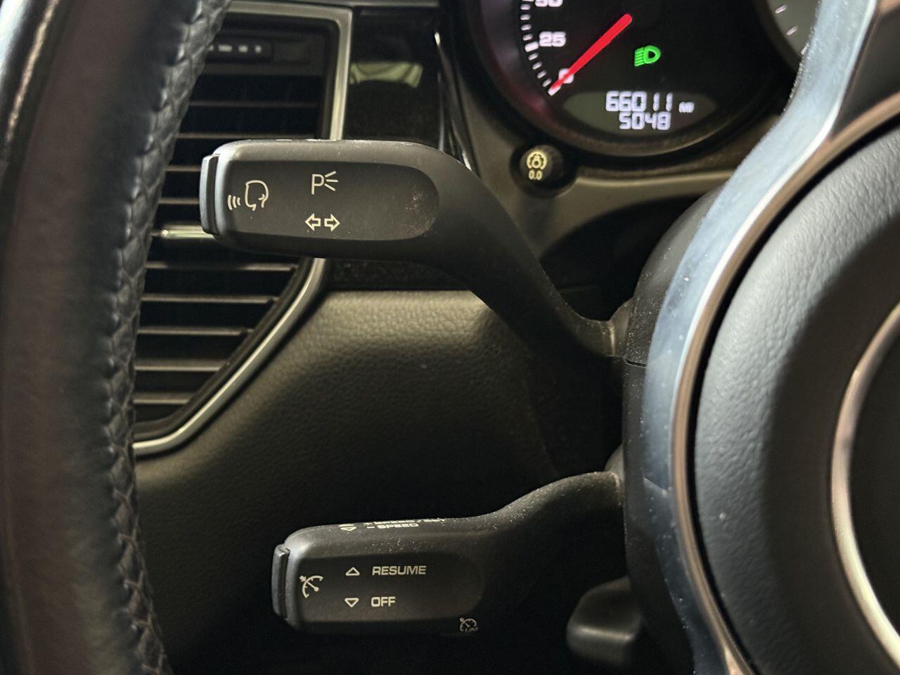 Porsche Macan view 40