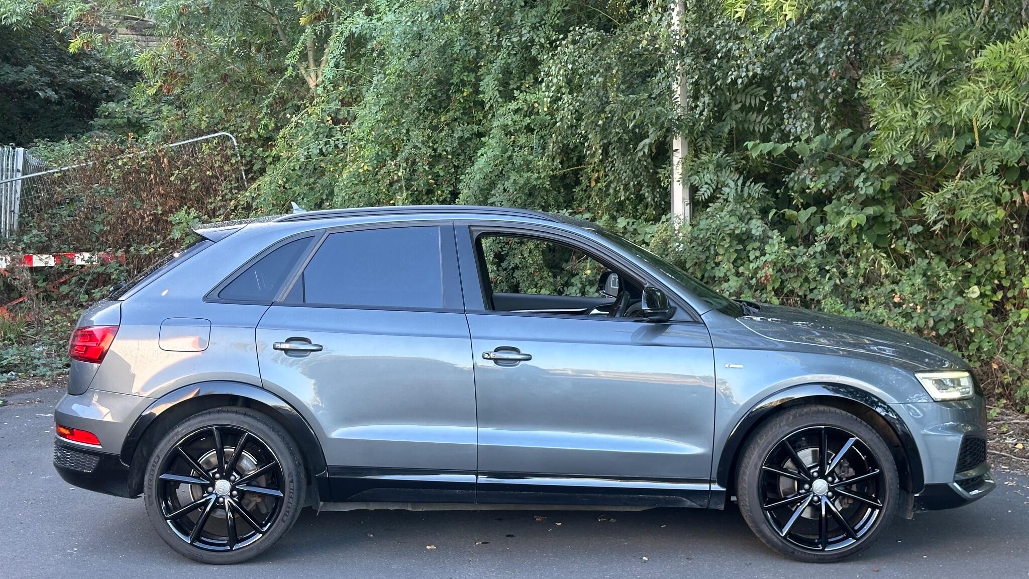 Audi Q3 view 12