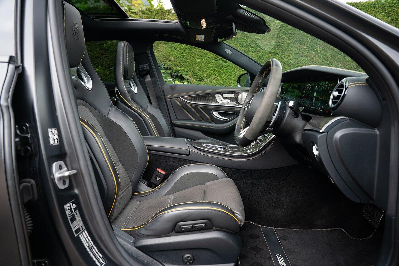 Mercedes-Benz E-Class view 38