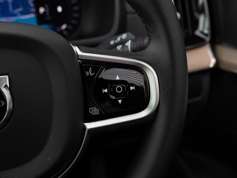 Volvo XC90 view 16