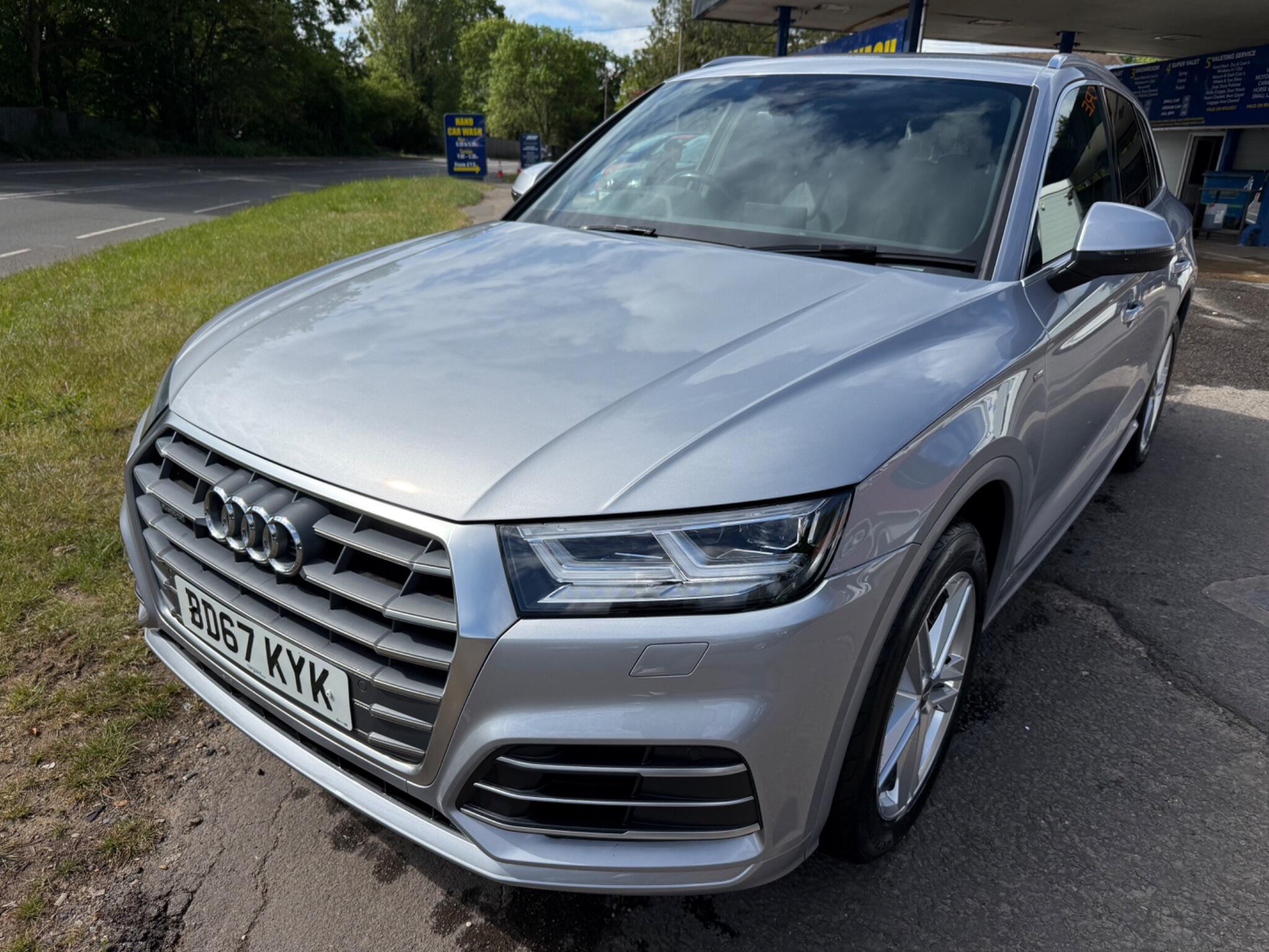 Audi Q5 view 5
