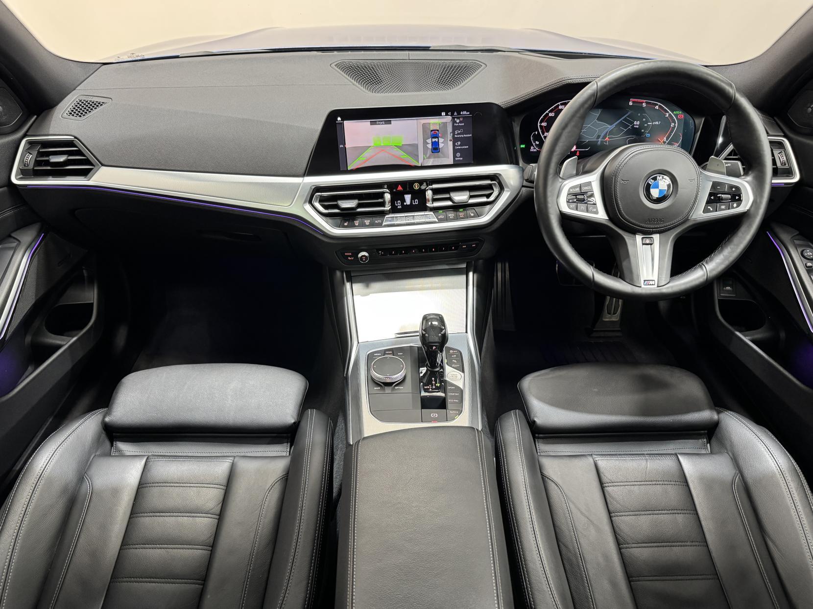 BMW 3 Series view 22