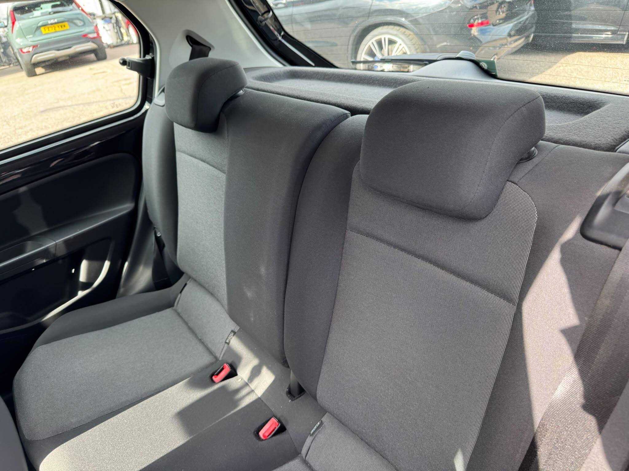 Volkswagen Up! view 43