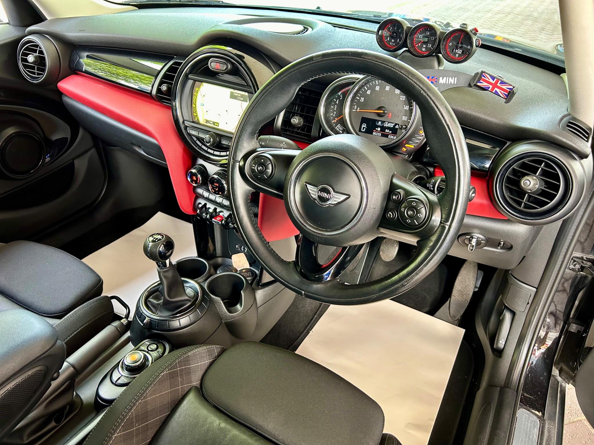 Mini Hatch view 18