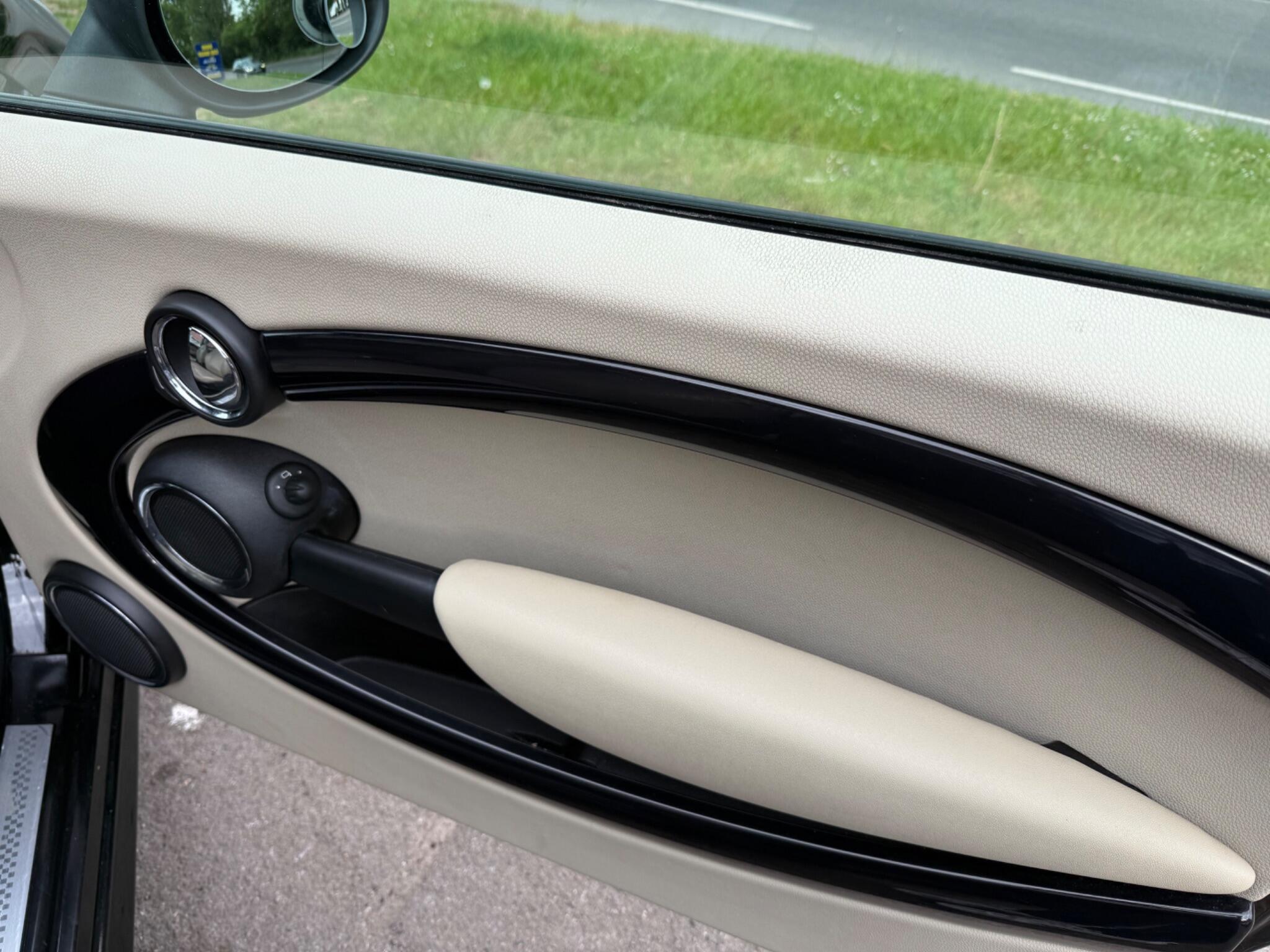 Mini Hatch view 24
