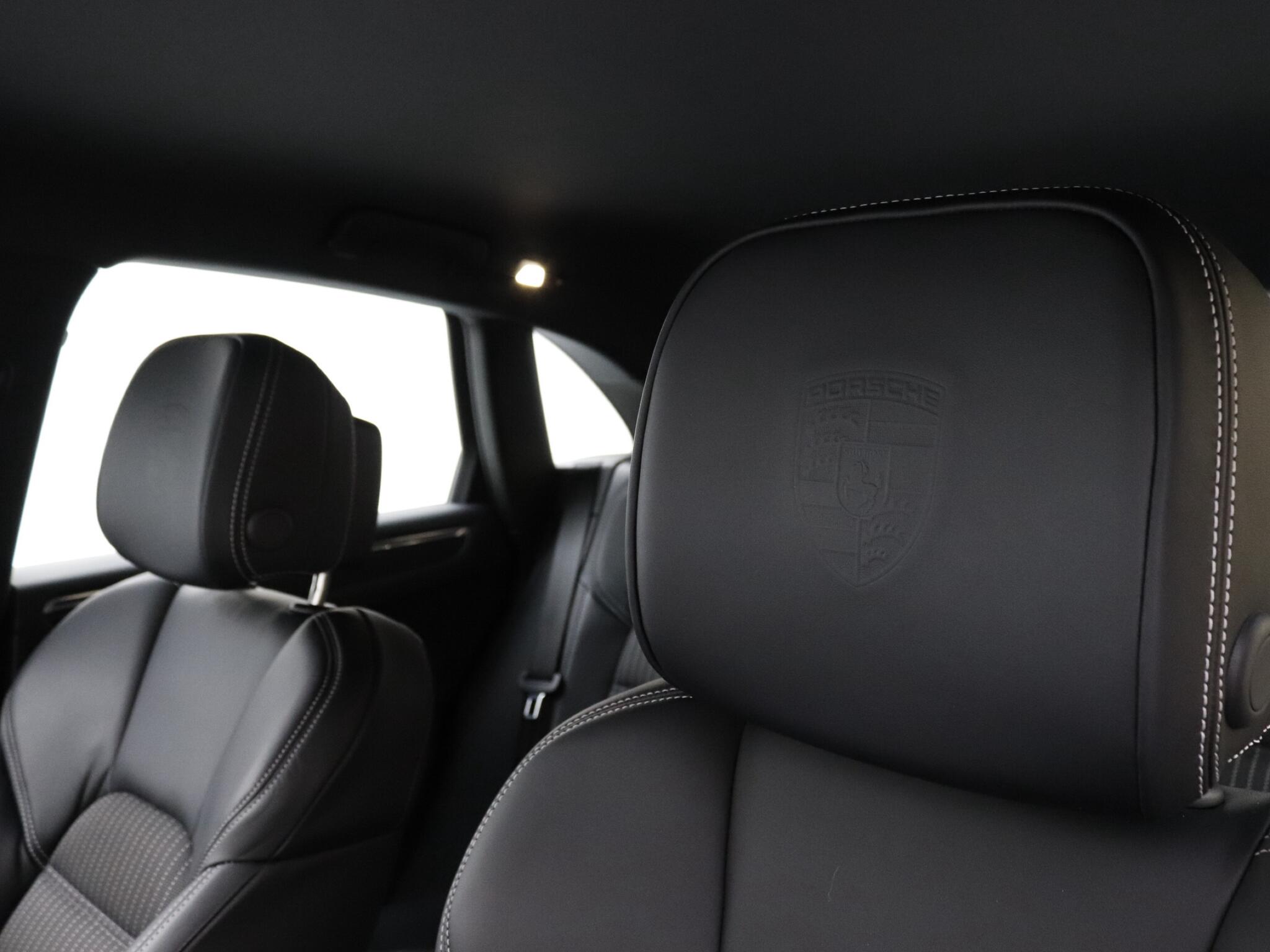 Porsche Macan view 15