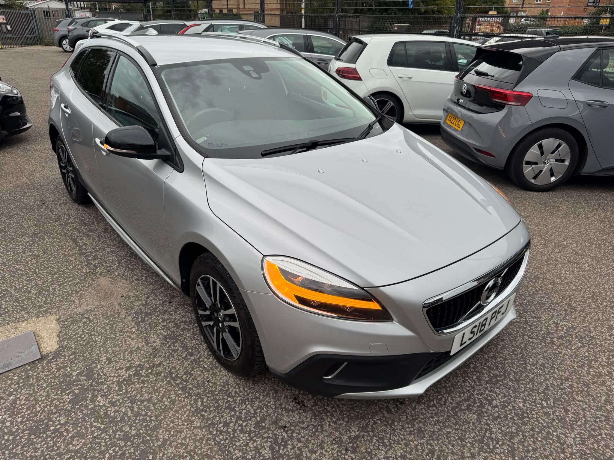 Volvo V40 Cross Country view 13