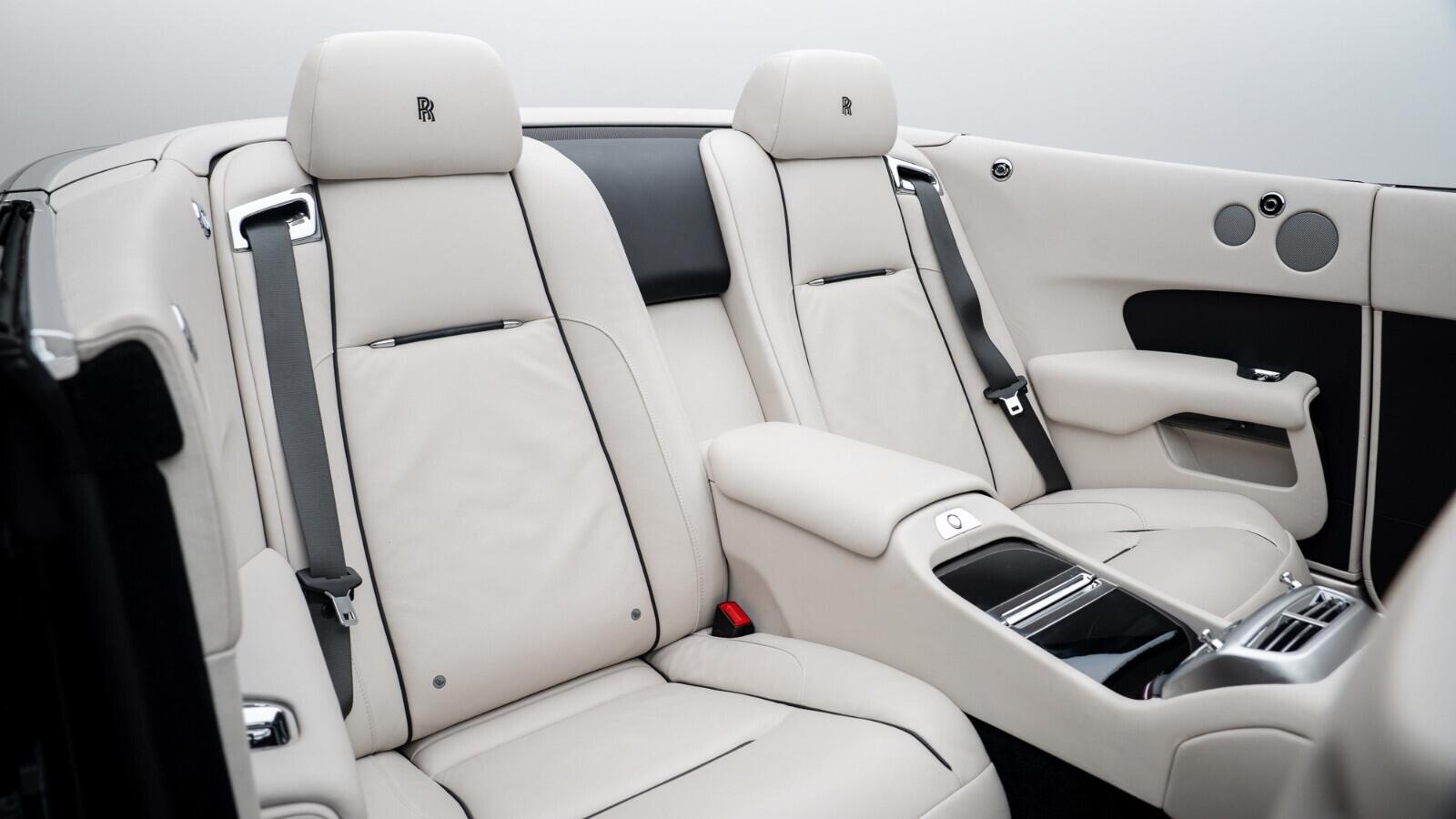 Rolls-Royce Dawn view 11