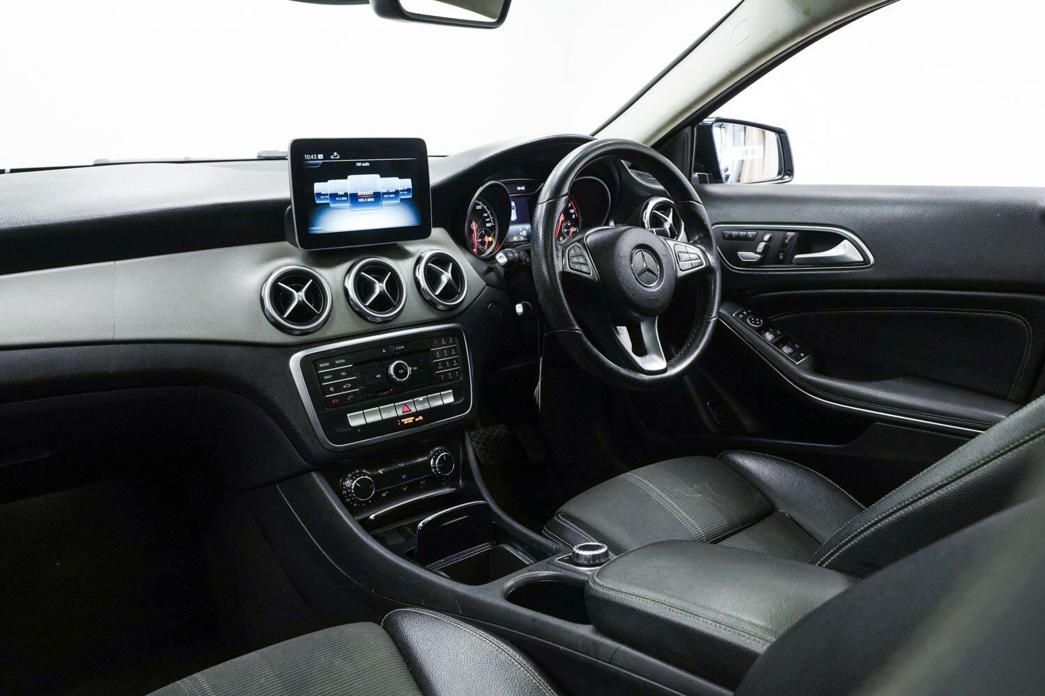 Mercedes-Benz Gla view 17