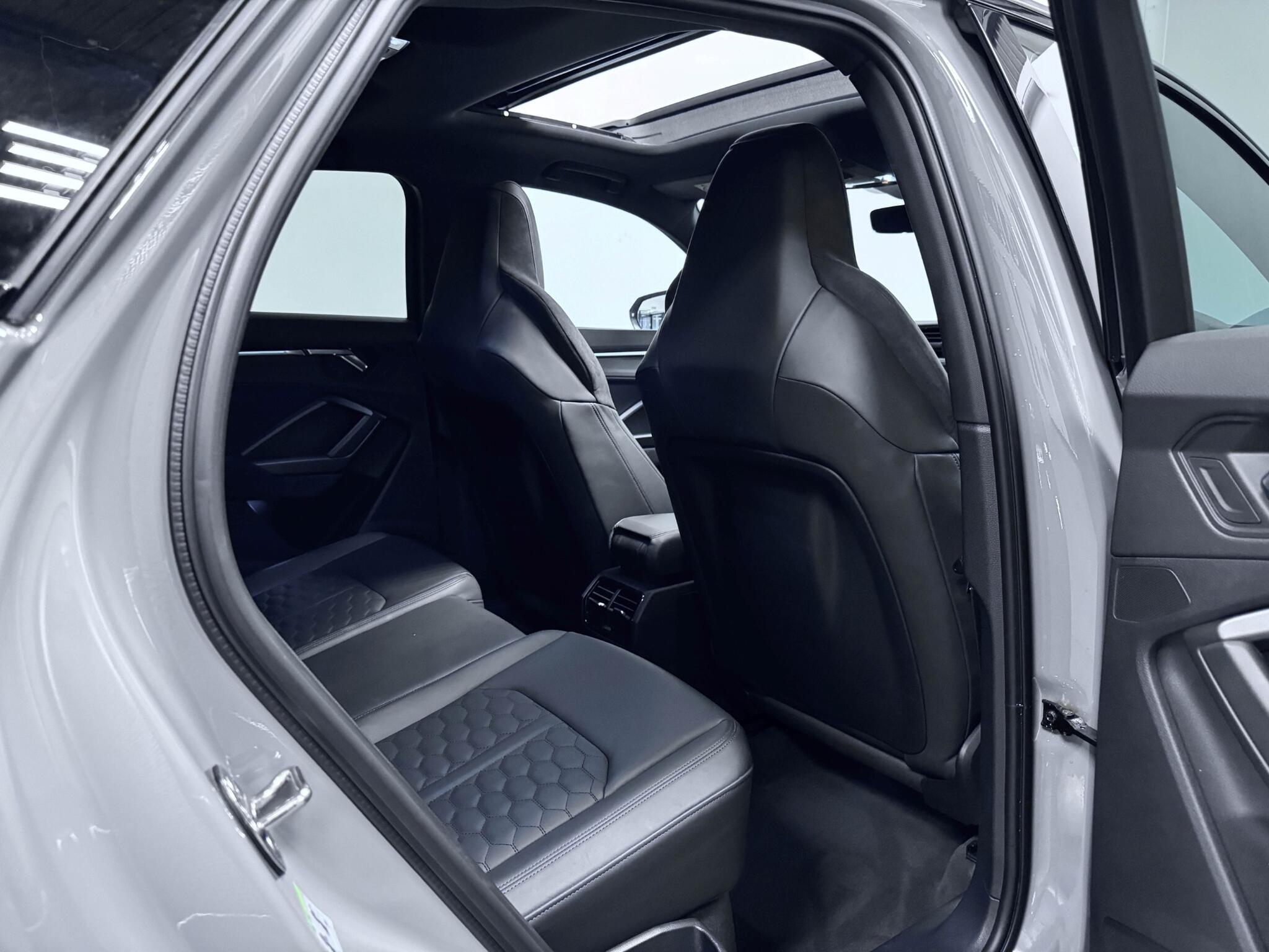 Audi RS Q3 view 29