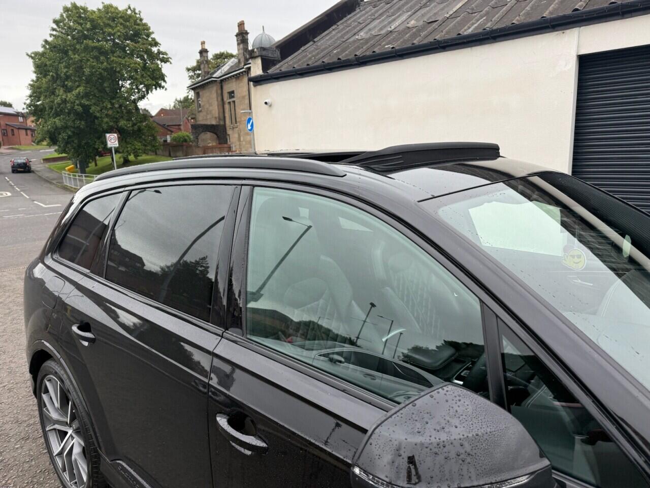 Audi SQ7 view 16