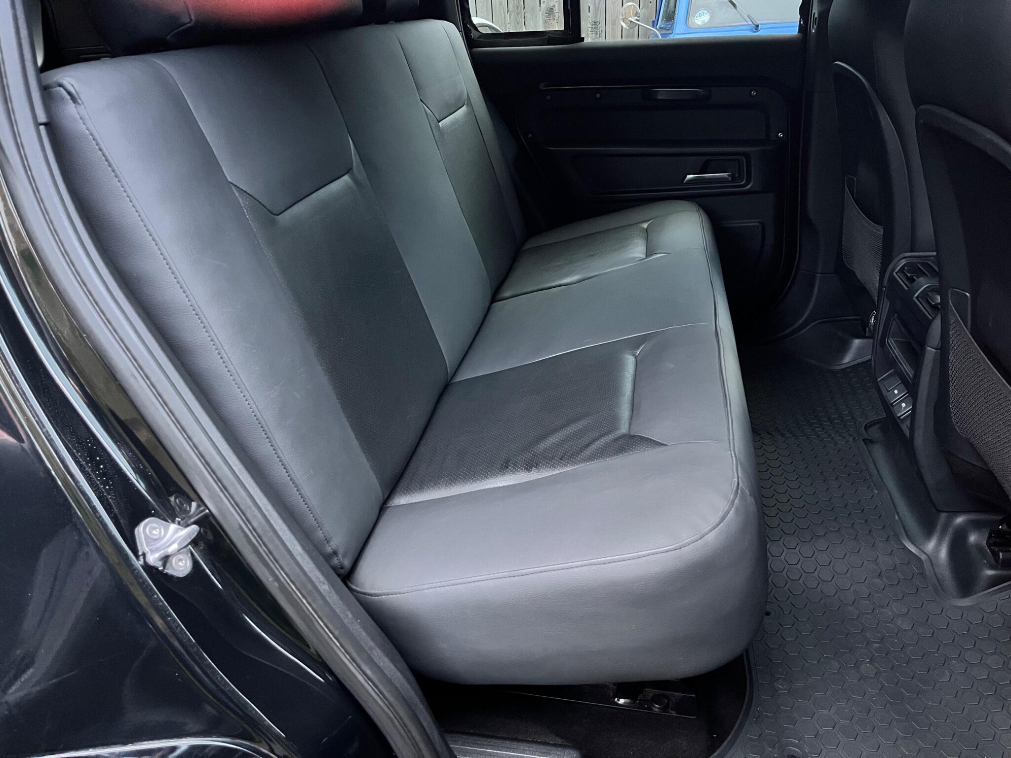 Land Rover Defender view 35