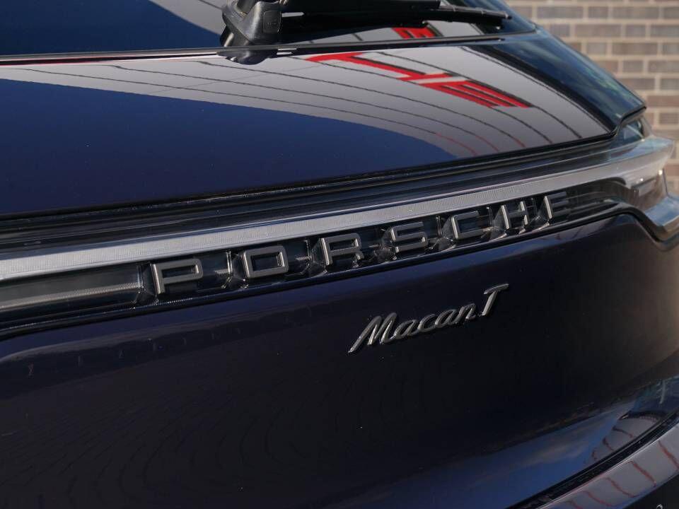 Porsche Macan view 40