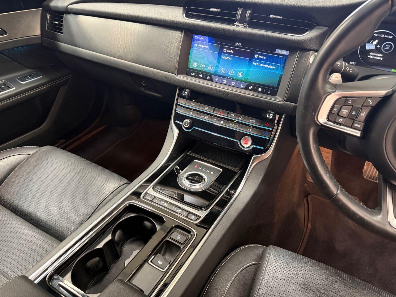 Jaguar XF view 19