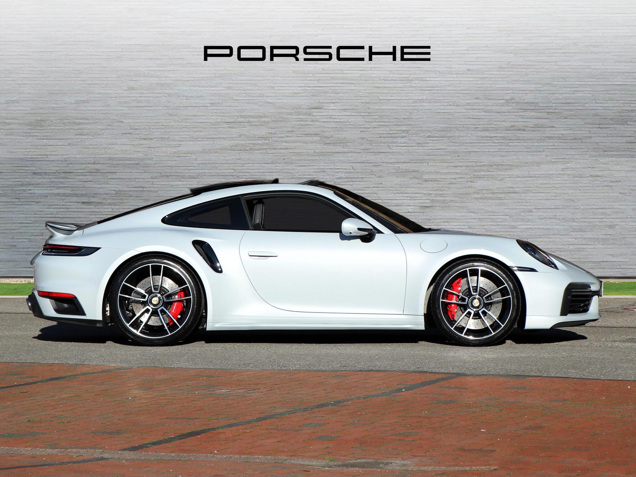 Porsche 911 view 5