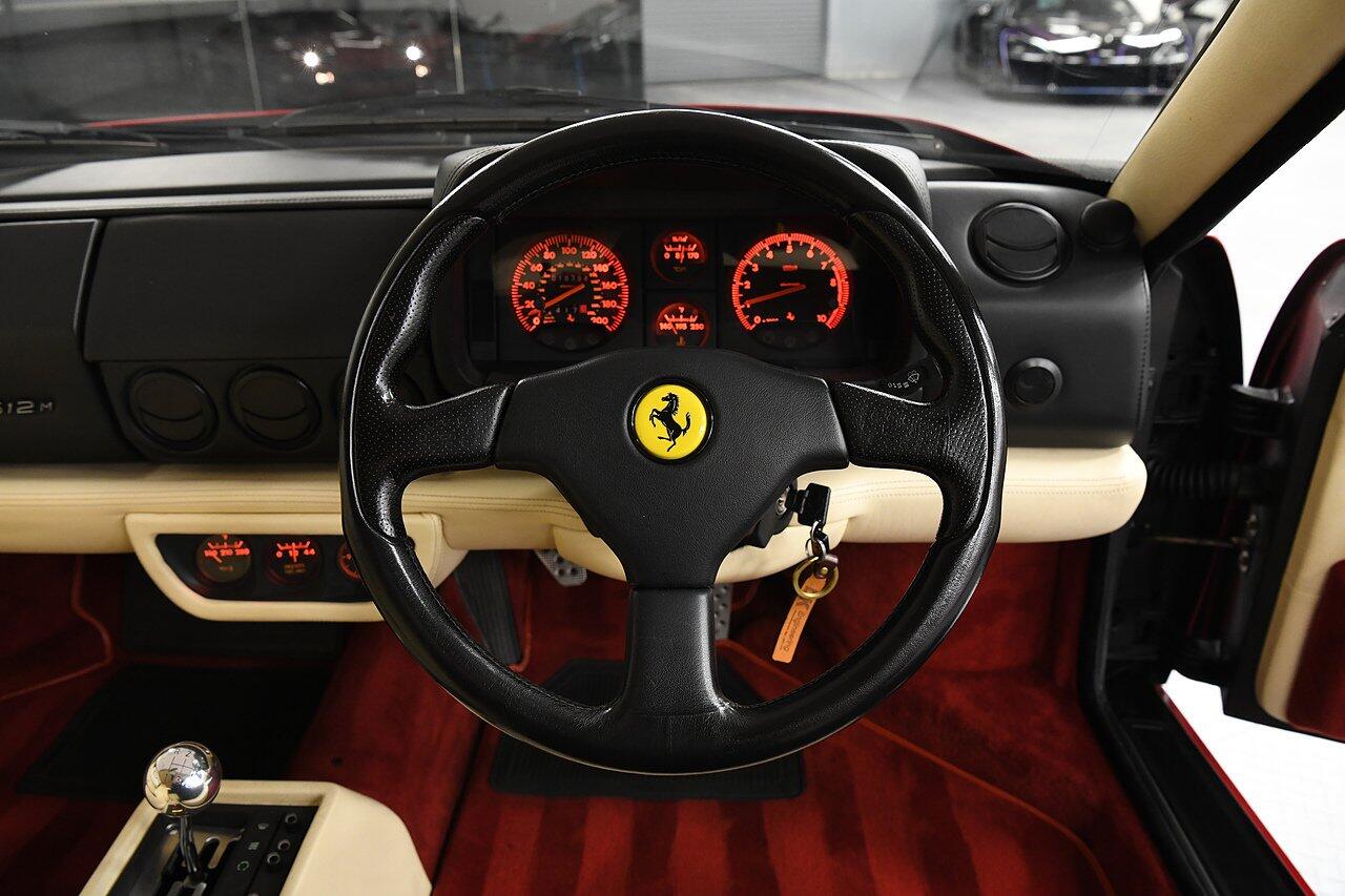 Ferrari 512 view 22