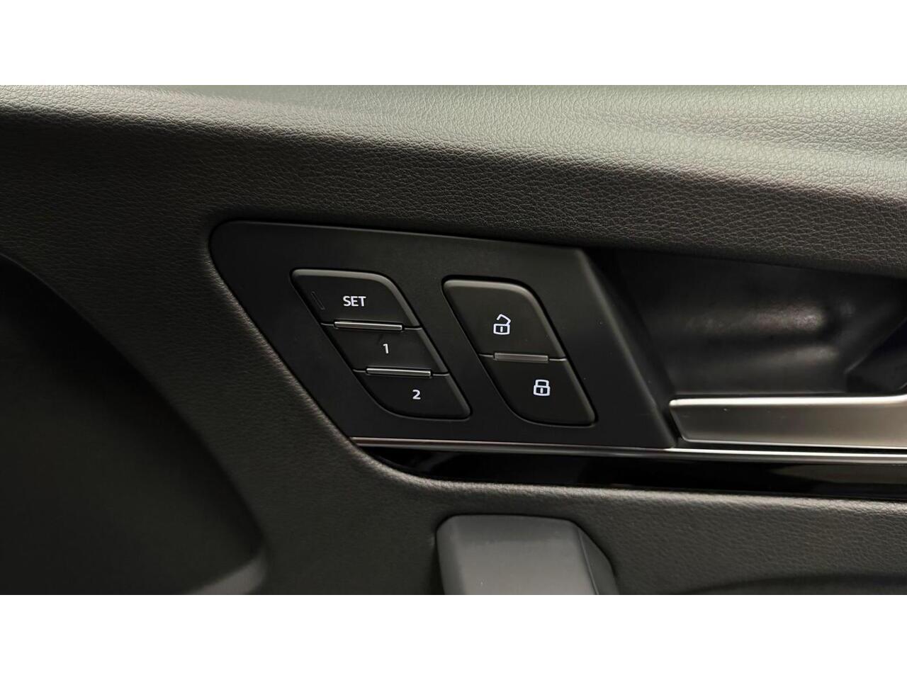 Audi SQ5 view 31