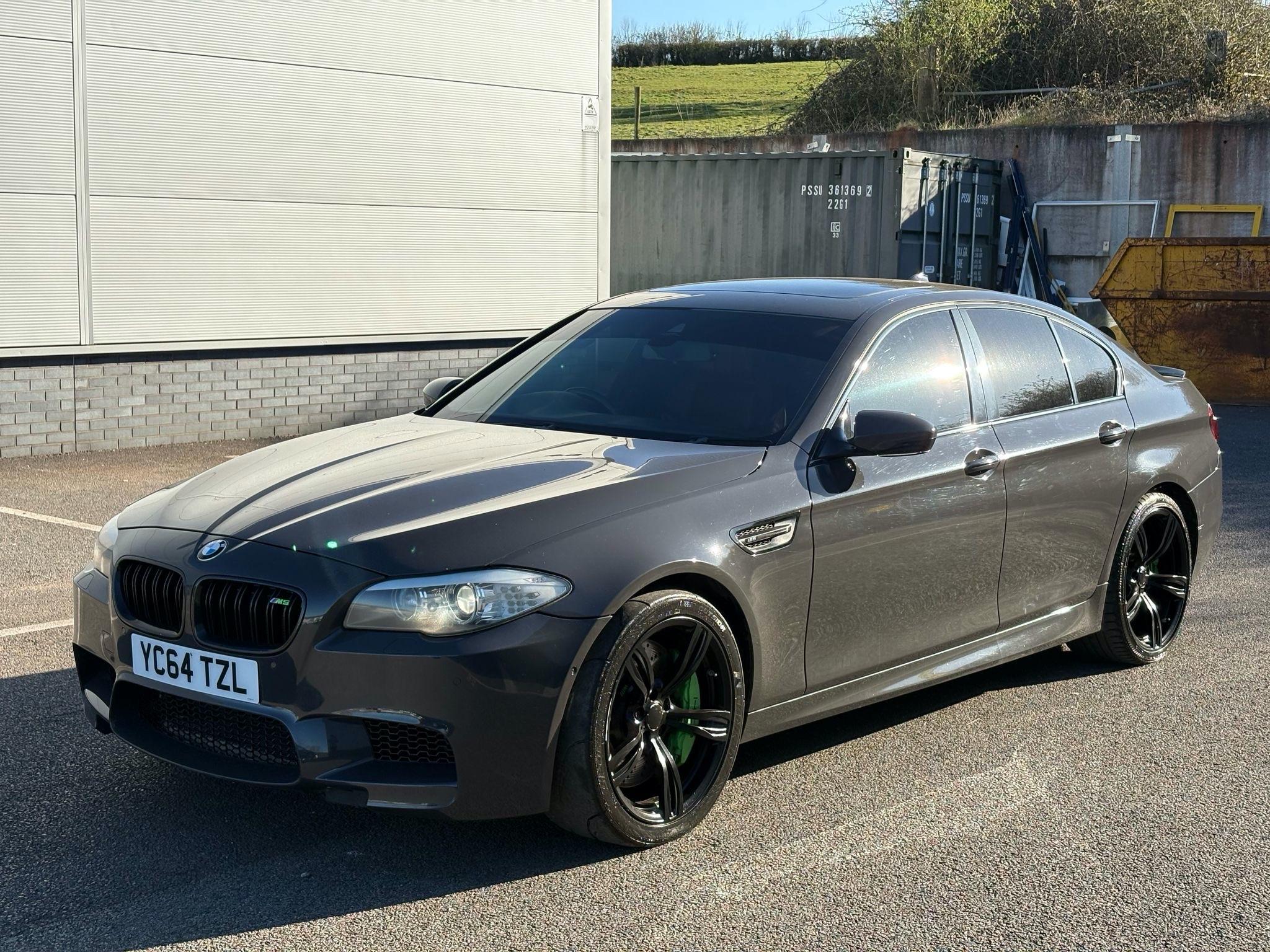 BMW M5 view 2