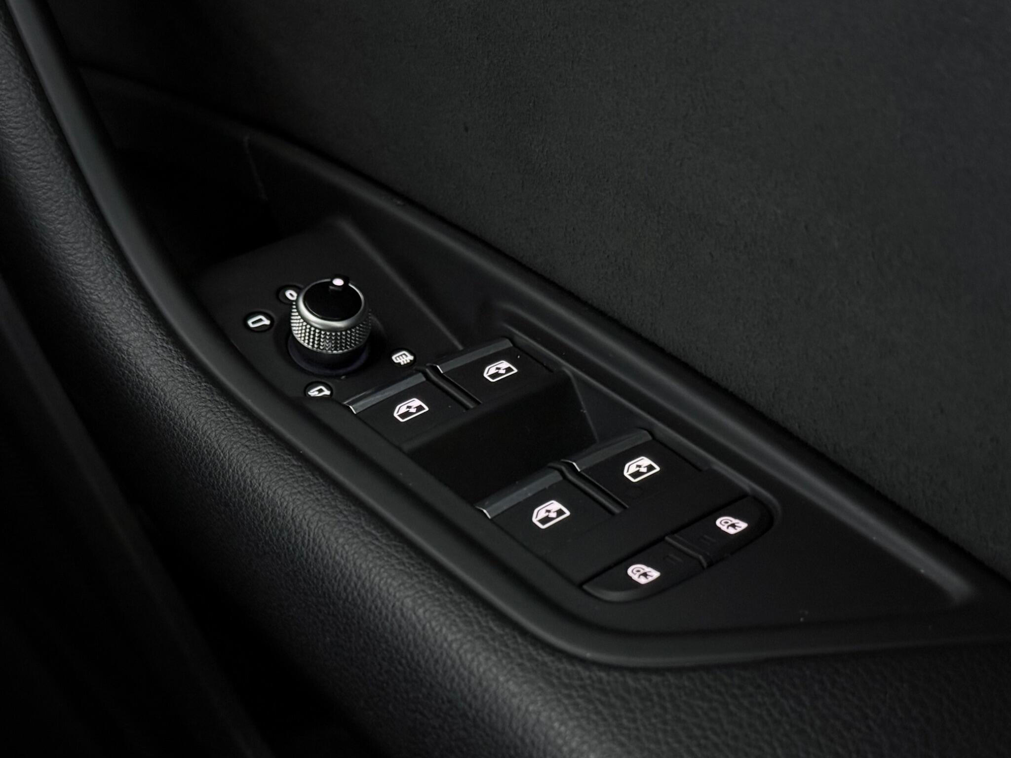 Audi A4 view 16