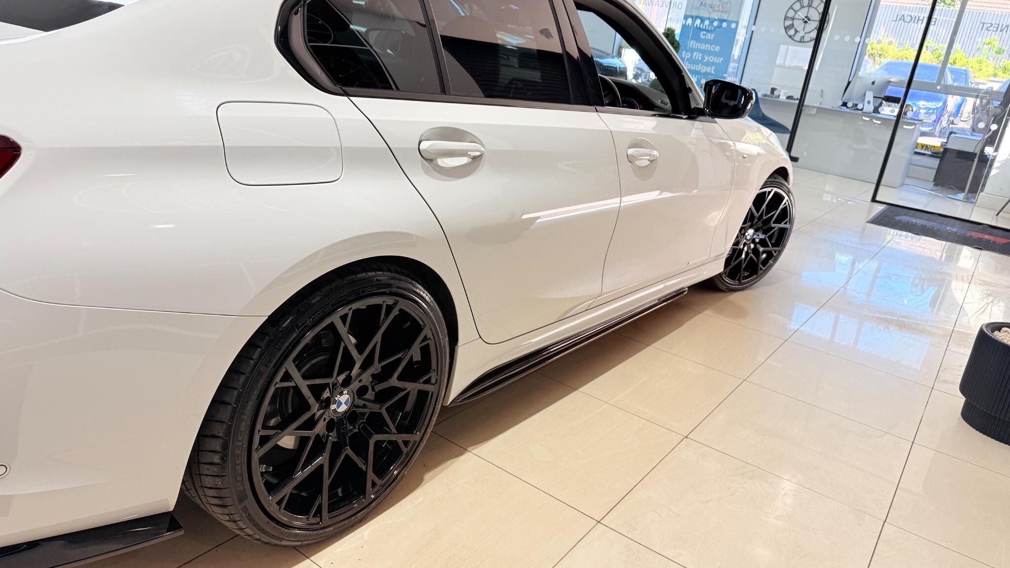 BMW 3 Series view 9