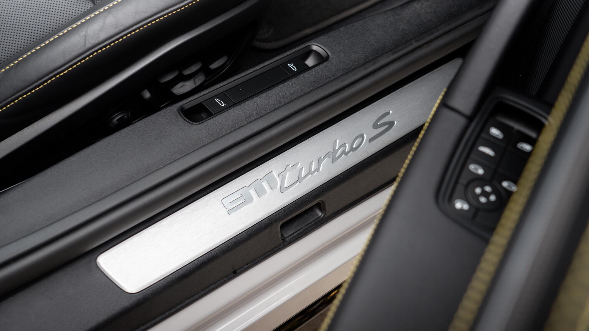 Porsche 911 view 47