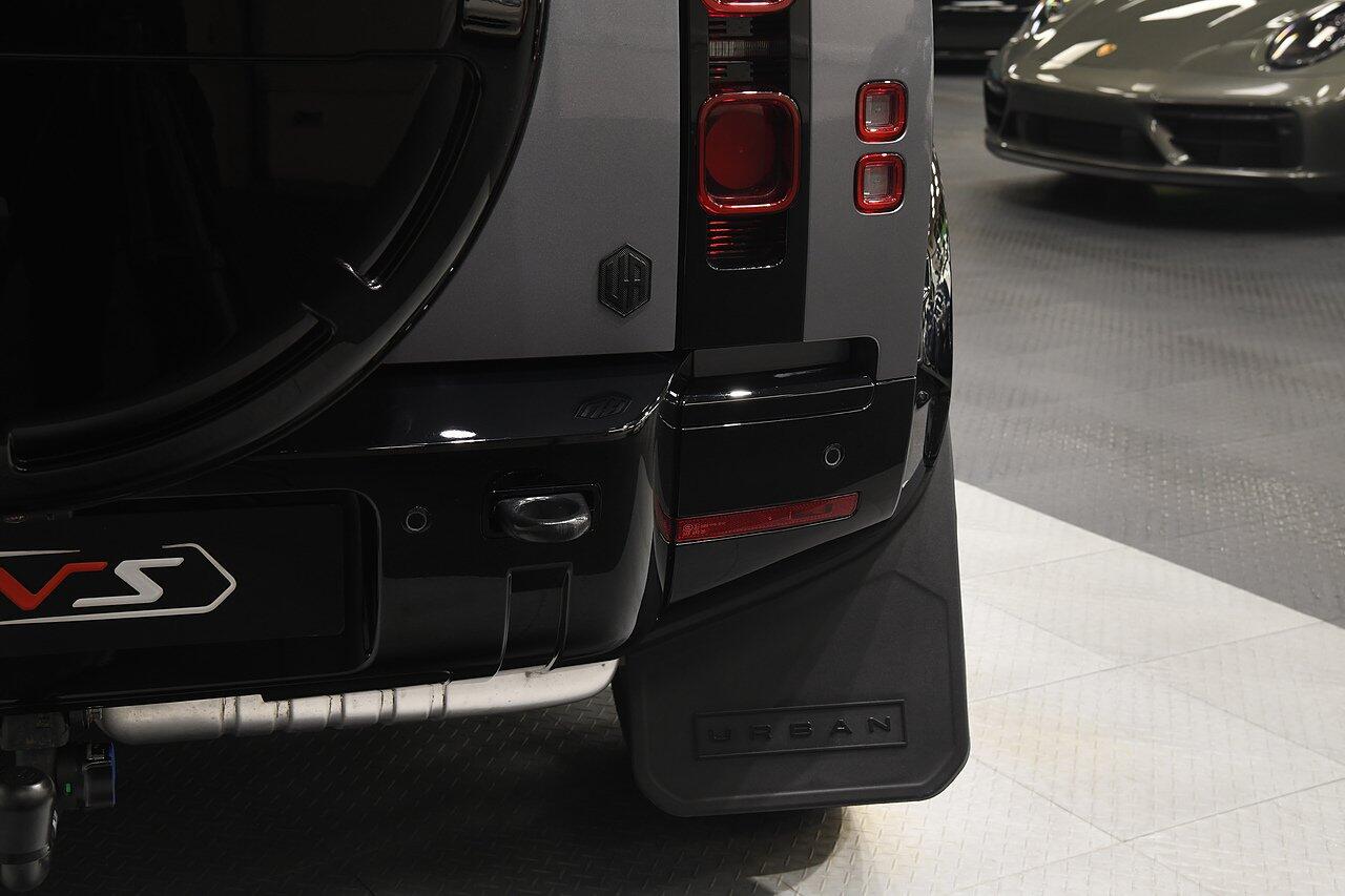 Land Rover Defender view 44