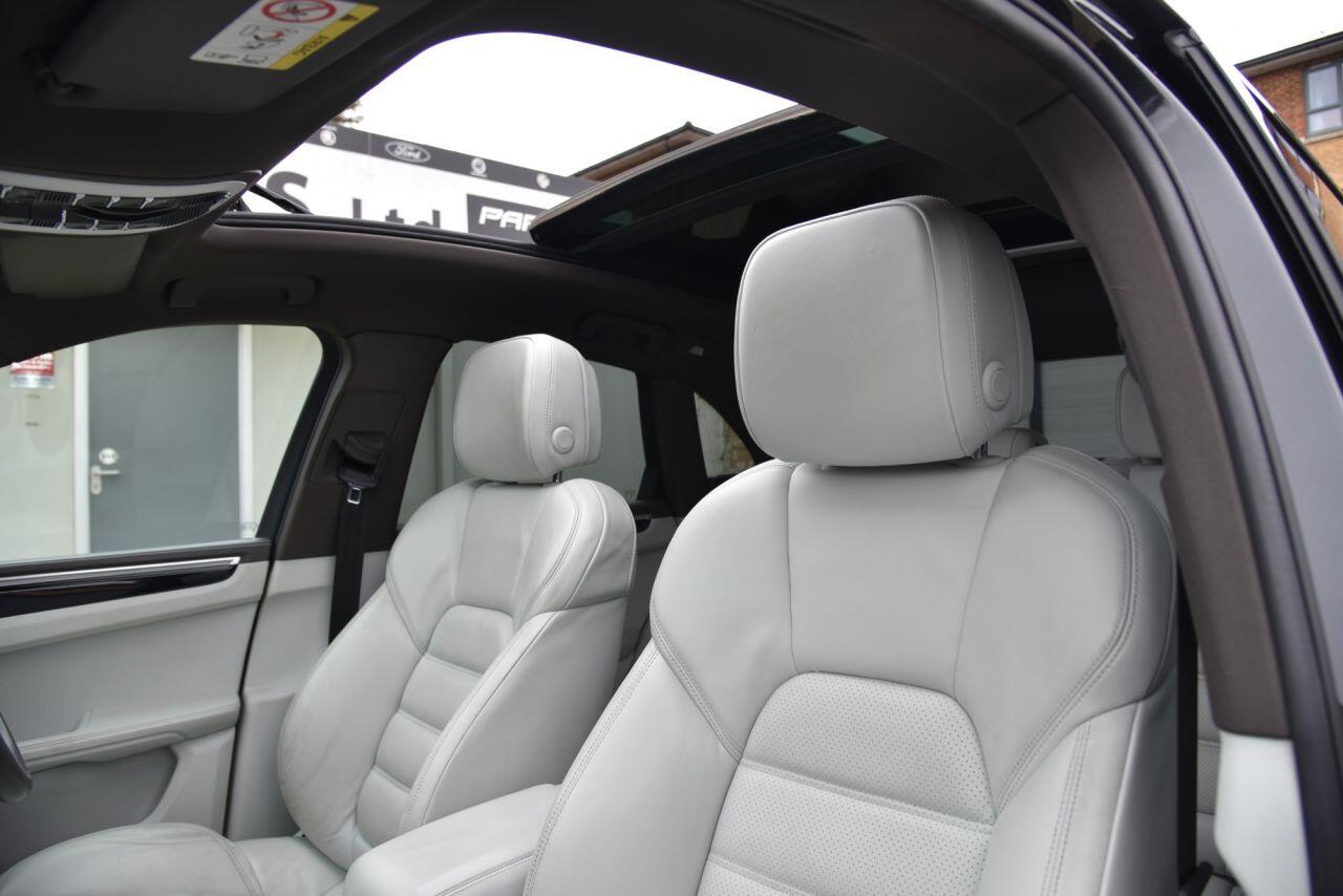 Porsche Macan view 17