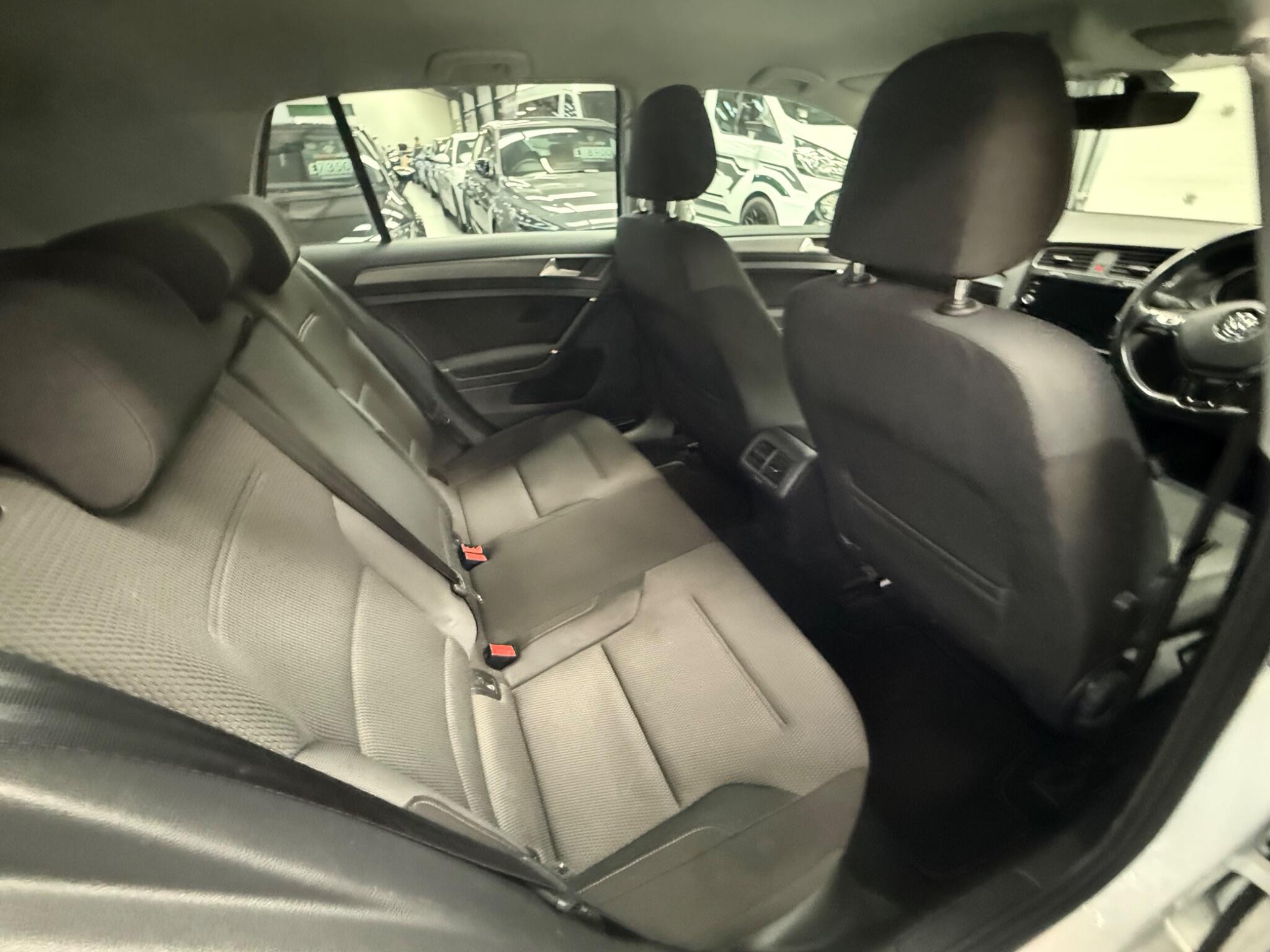 Volkswagen Golf view 27